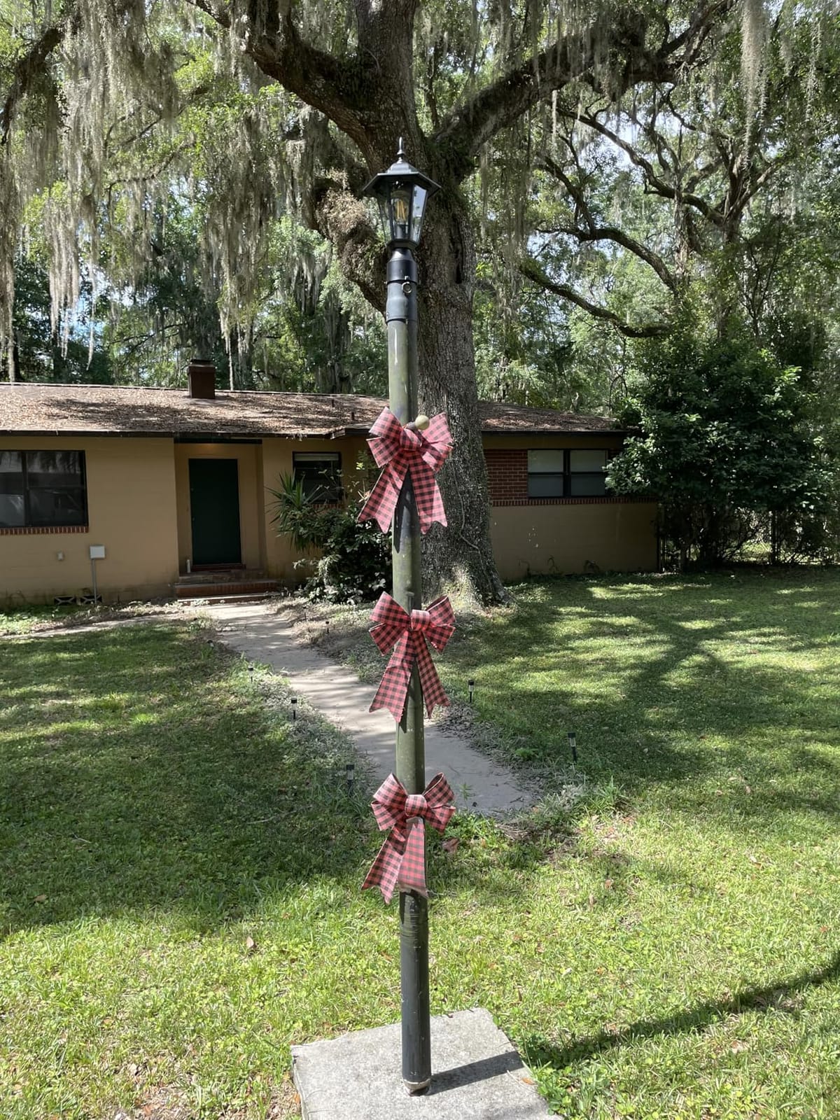 WISBEAM 2 Packs Outdoor Post Light, Pole Lantern, E26 Base 60W Max, Aluminum Housing Plus Glass, Wet Location Rated, ETL Qualified, Bulbs not Included, Black customer photo 2