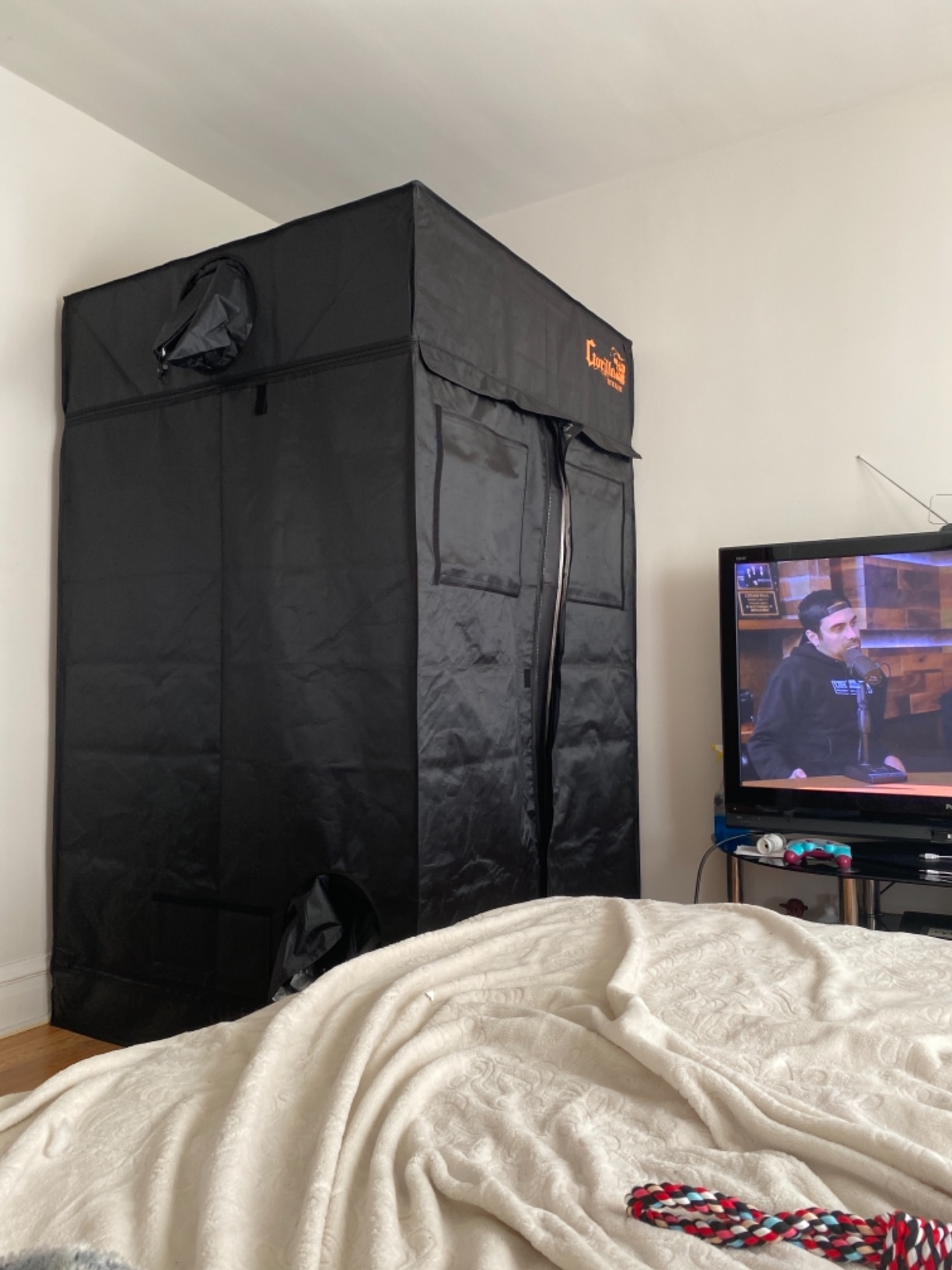 Gorilla Grow Tent 4x4 Fixed Height Indoor Grow Tent, 6'11