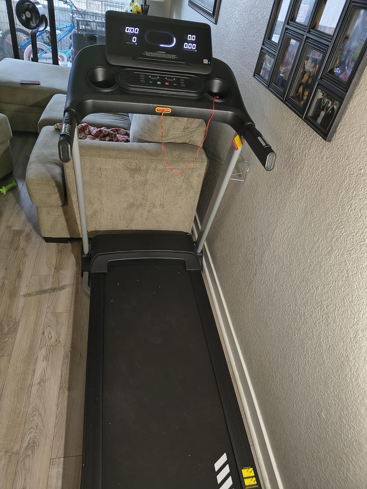 HUAGEED Treadmills for Home, 18% Auto Incline, Heavy Duty 400LBS Capacity | Quiet 3.5 HP Motor; 36 Workout Programs; Extra-Wide Running Belt; Walking & Running Exercise;Smart Bluetooth Connectivity customer photo 1