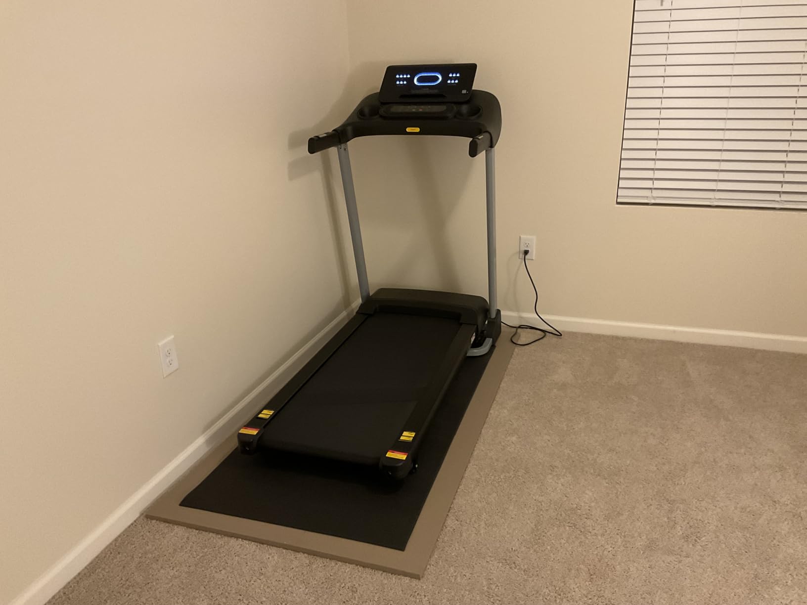 HUAGEED Treadmills for Home, 18% Auto Incline, Heavy Duty 400LBS Capacity | Quiet 3.5 HP Motor; 36 Workout Programs; Extra-Wide Running Belt; Walking & Running Exercise;Smart Bluetooth Connectivity customer photo 2