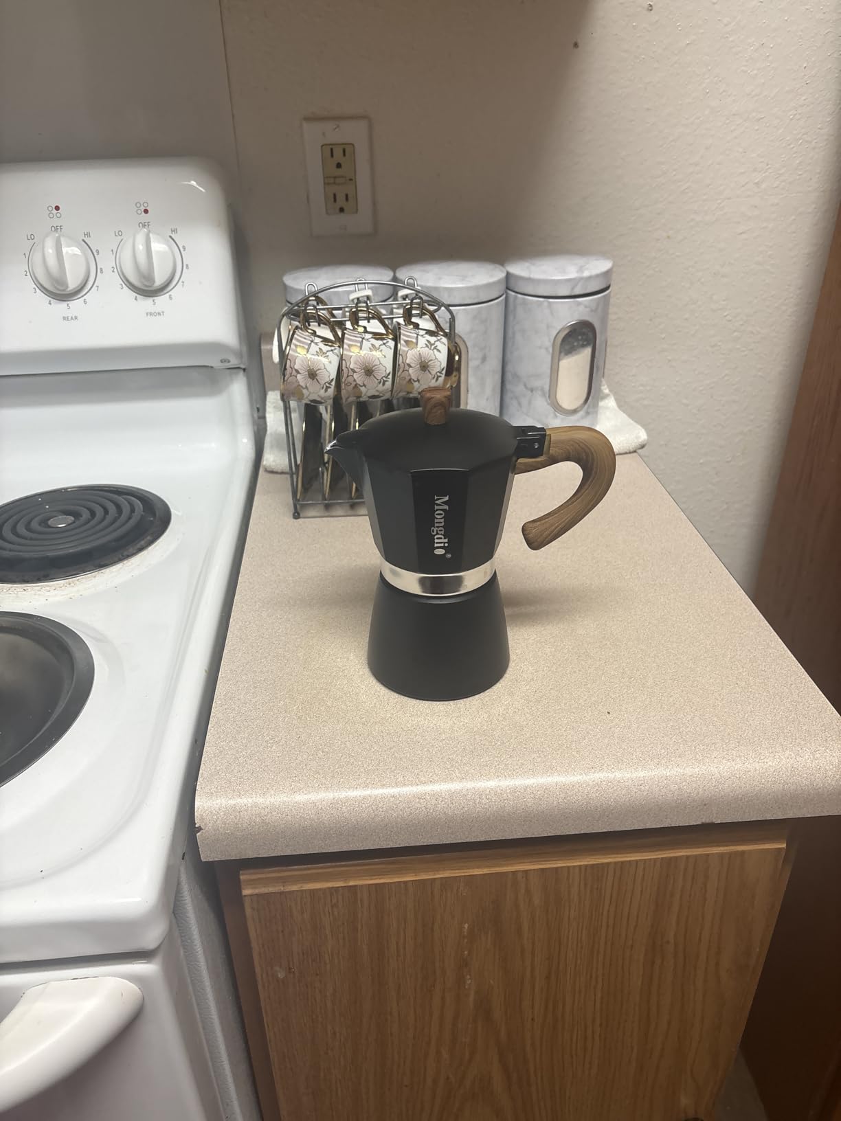 Mongdio Stovetop Espresso Maker Moka Pot, Cuban Coffee Maker Stove top coffee maker Moka Italian Espresso Greca Coffee Maker Brewer Percolator, 6 Espresso Cups, 10 oz - Black customer photo 2