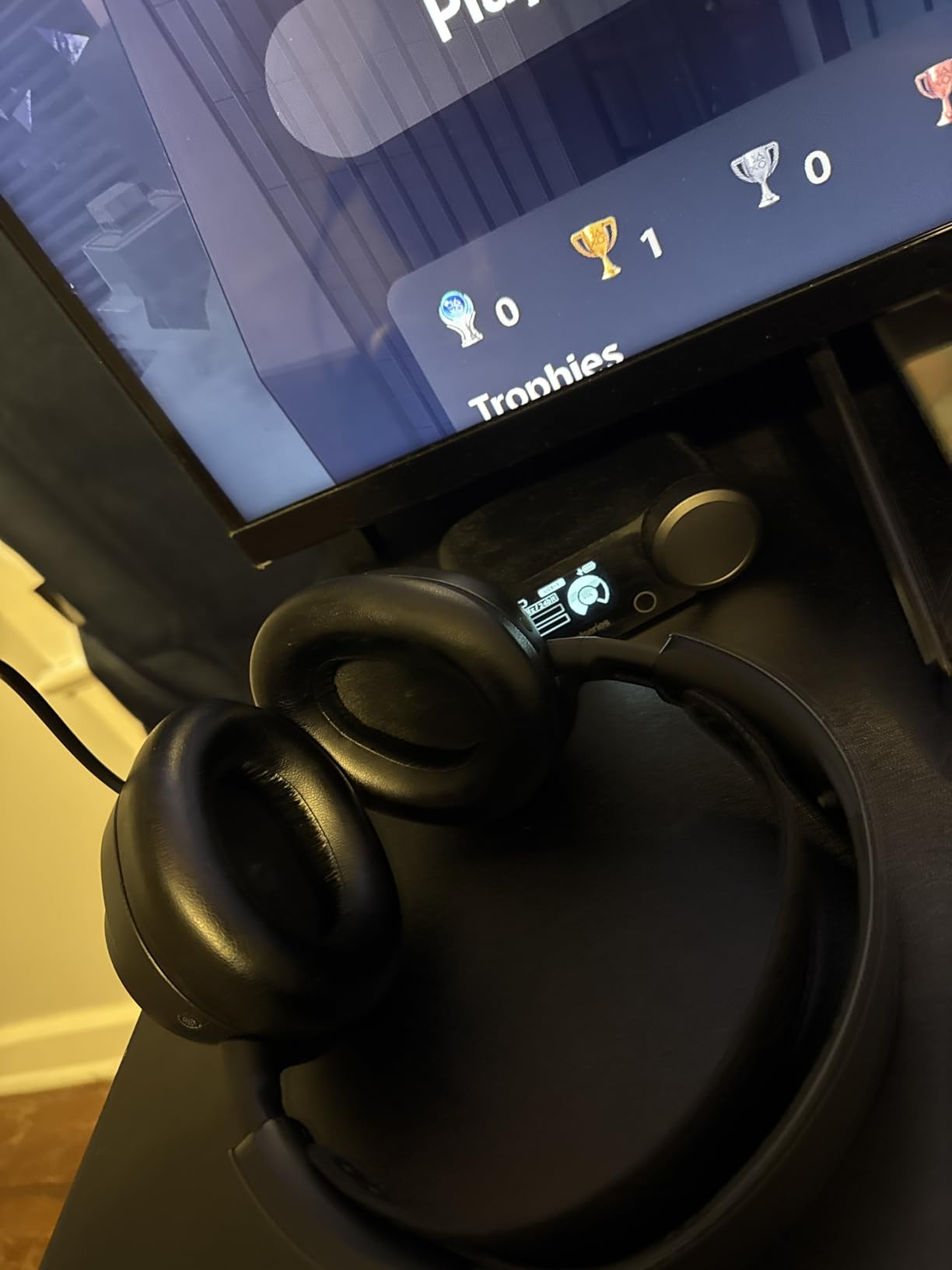 SteelSeries Arctis Nova Pro Wireless Multi-System Gaming Headset - Neodymium Magnetic Drivers - Active Noise Cancellation - Infinity Power System - Gen 2 Mic - PS5, PS4, PC, Switch, Mobile - White customer photo 1