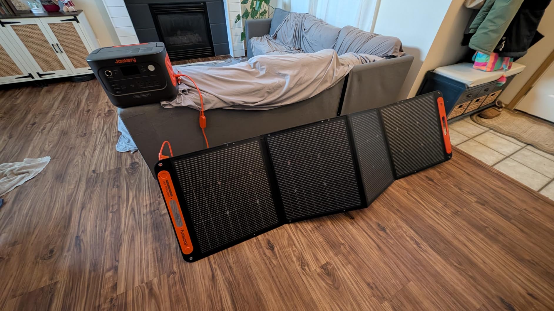 Jackery Solar Generator 1000 v2 and 200W Solar Panel, 1070Wh, 1500W AC | 1 Hr Fast Charge, LiFePO4 Battery, 100W USB-C Output, for Outdoor, Off-Grid Living, RV, Emergency customer photo 1