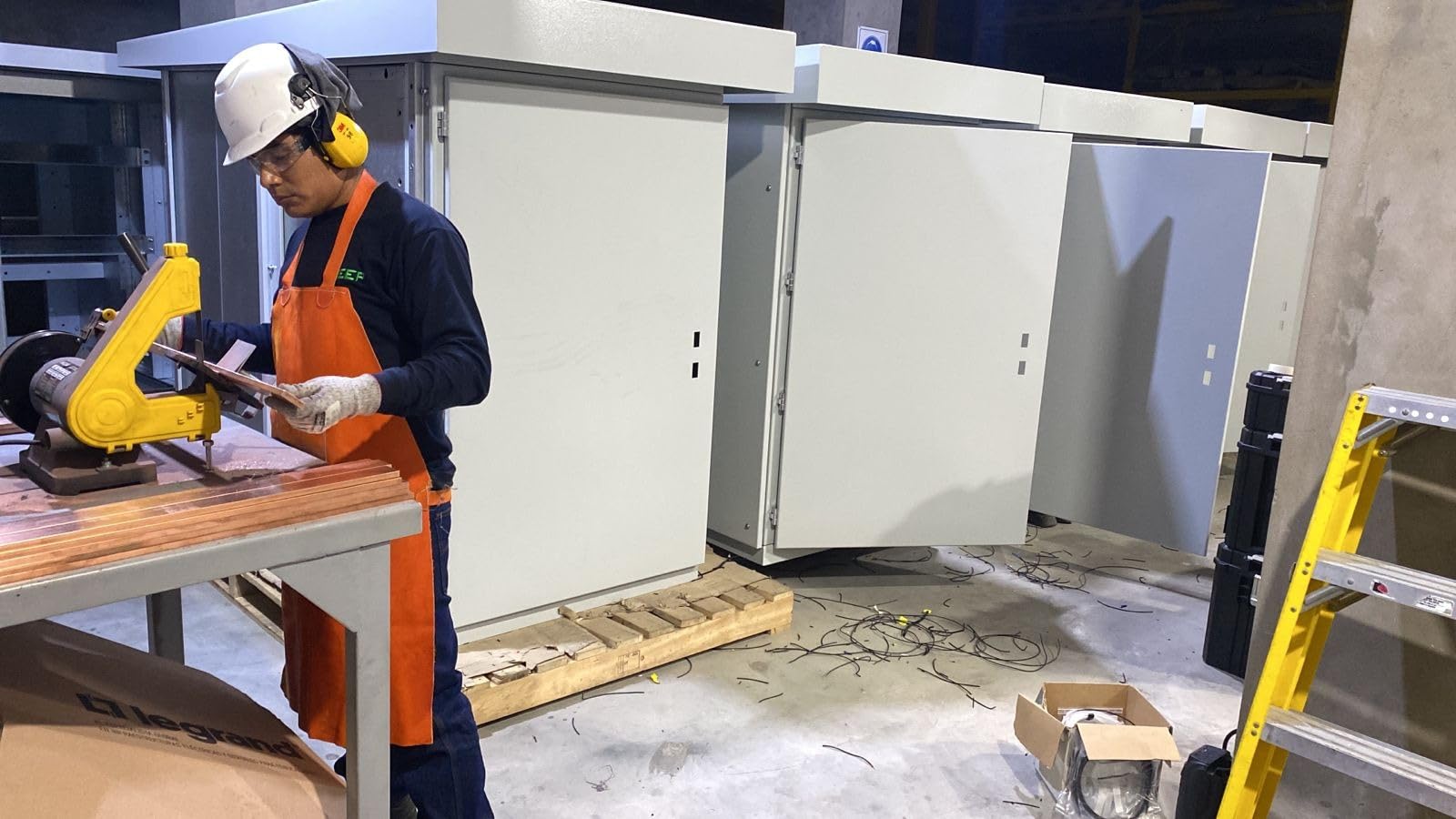 2x42 in. Belt Sander & 6