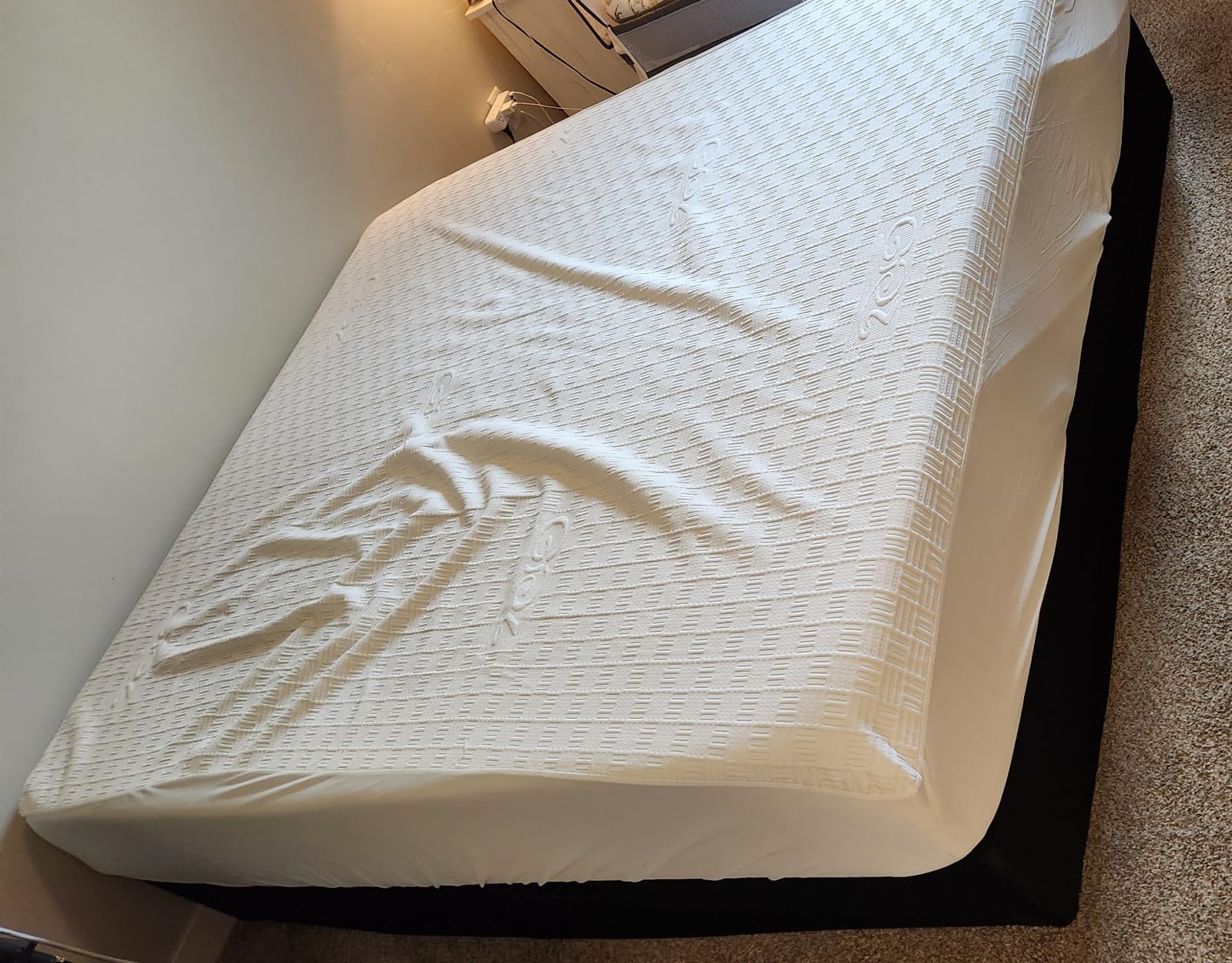 VIPSHOW 10 Inch King Metal Bed Frame with Round Corner, 3000 LBS Heavy Duty - Includes fabric cover, Dual-use versatility no box spring needed, Noise-free & easy assembly, kid & pet friendly customer photo 1