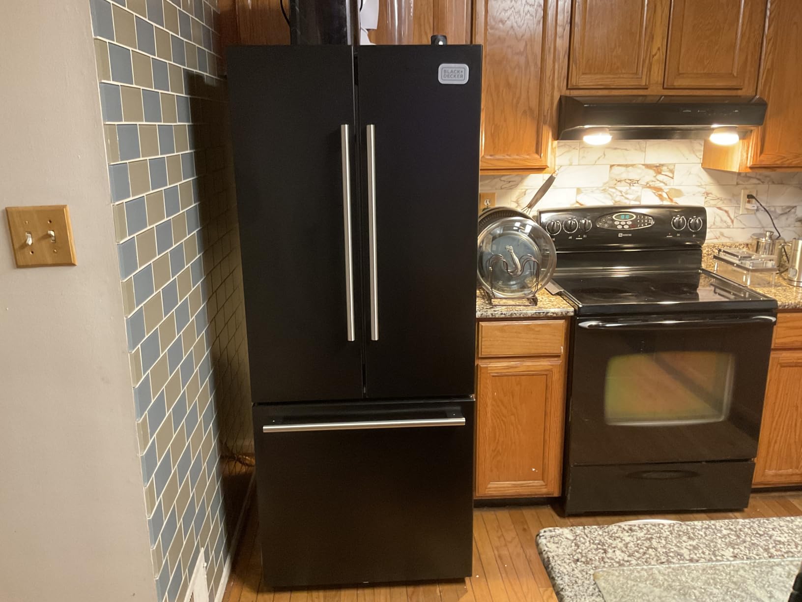 BLACK+DECKER 16 Cu. Ft. French Door Refrigerator, Ice Maker, Stainless Look | Full Size Refrigerator with Bottom Mount Freezer Drawer, Frost Free, ENERGY STAR certified, Auto Defrost customer photo 1