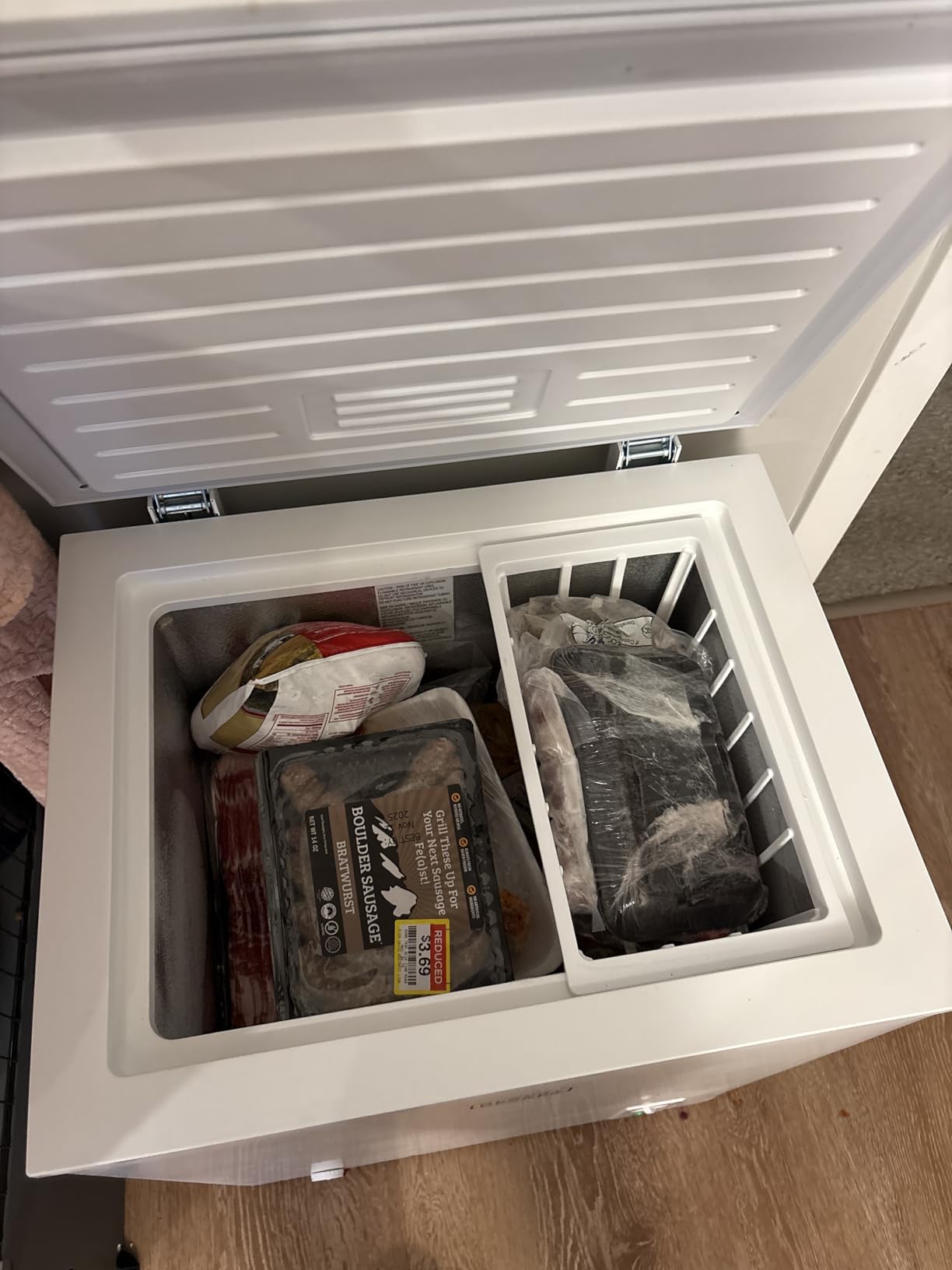 BLACK+DECKER 19.8 Cu. Ft. Chest Freezer, R600a Refrigerant, BCF1980E, White | Deep Freezer with Top Opening, Chest with 2 Removable Storage Baskets, Mechanical Temperature Control, Manual Defrost customer photo 1