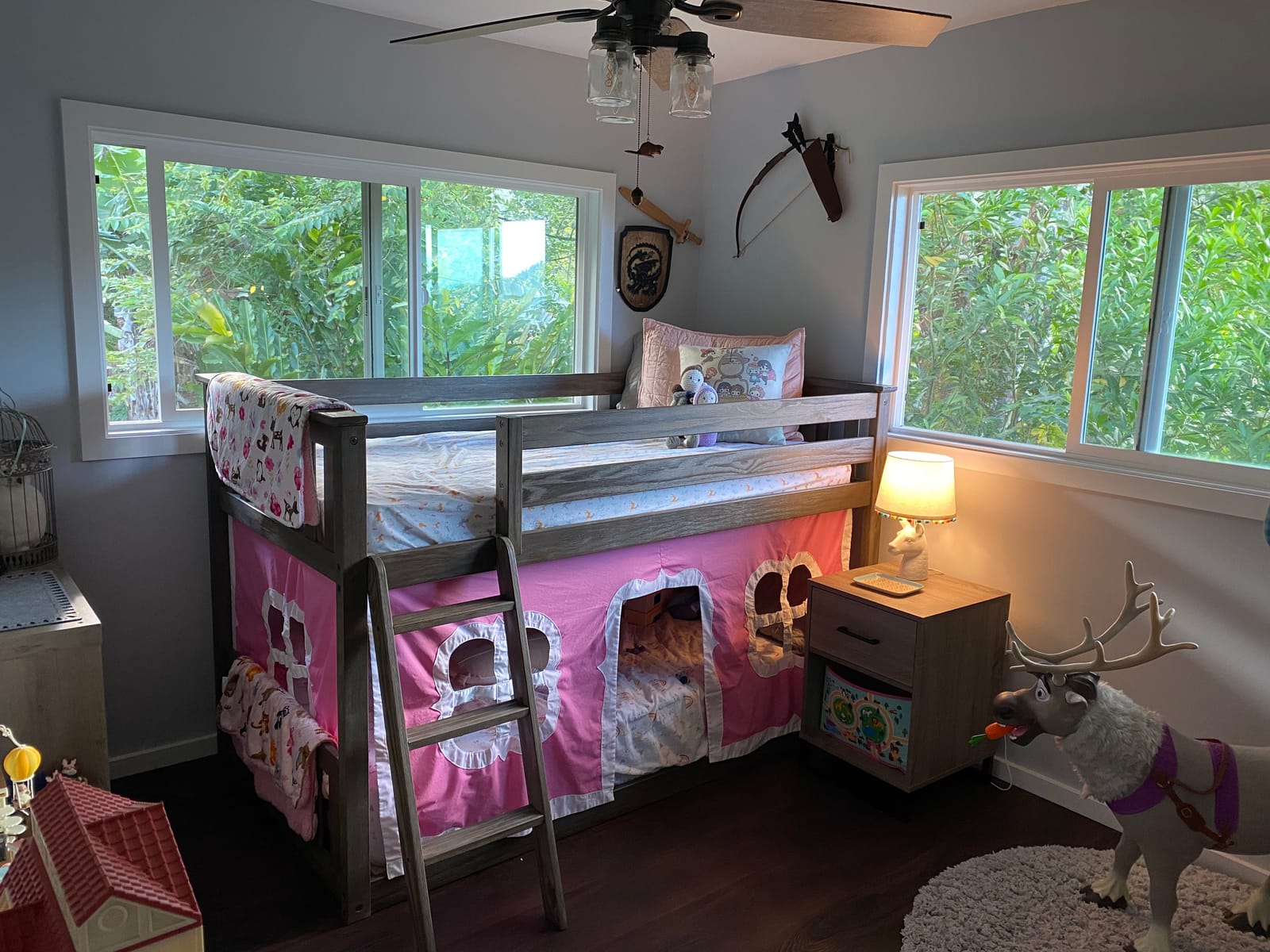 Max & Lily Fundamental Twin Low Bunk Bed, Kids Solid Wood Modern Bed Frame with Strong Wooden Slats, Non-Toxic Finishes, High Weight Capacity, Pecan customer photo 1