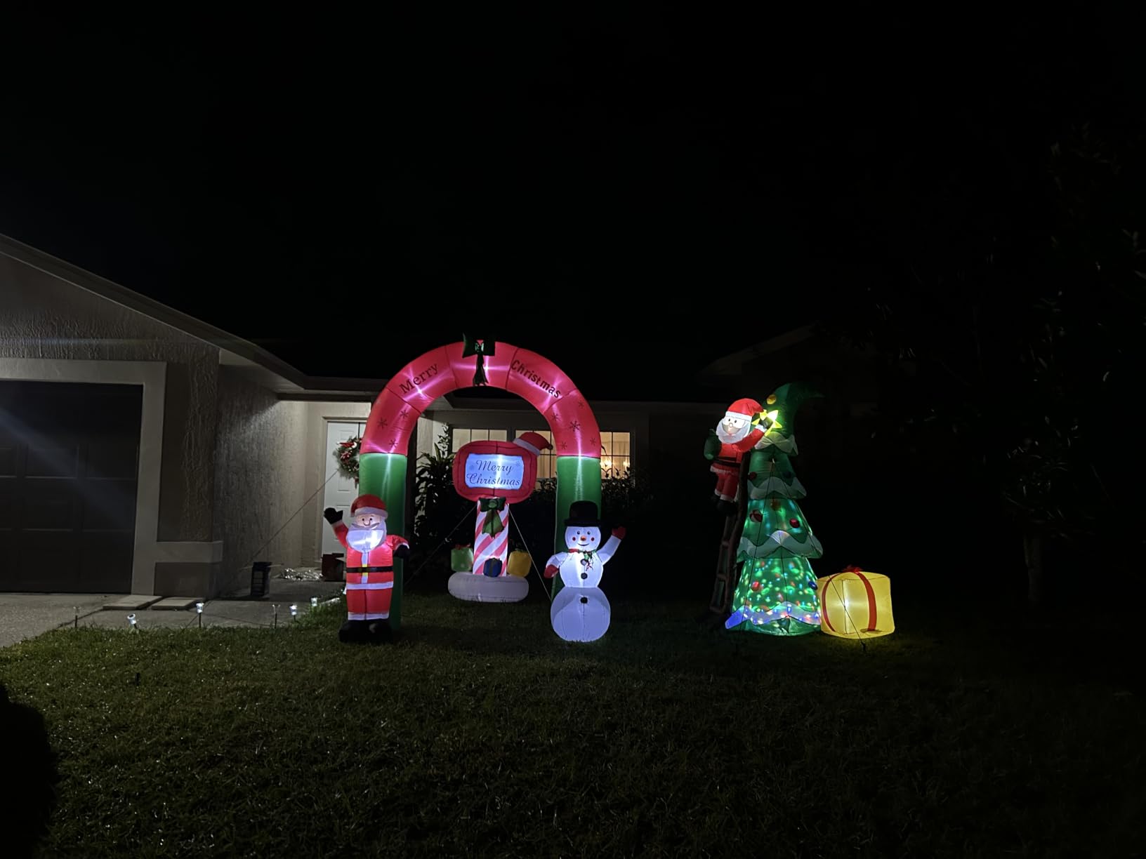 KOOY 8FT Christmas Inflatable Santa Snowman Arch Outdoor Decorations Blow up Yard Decoration,LED Lights for Christmas Party Holiday Xmas, Winter Outdoor Lawn Décor, Xmas New Year Decoration customer photo 1