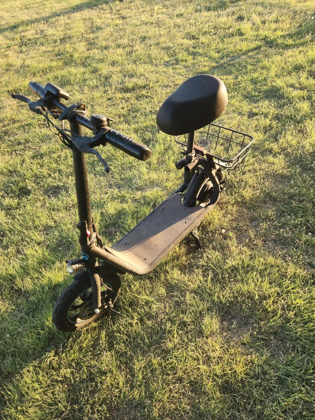 Gyroor Electric Scooter with Seat for Adults 20 Miles Range | 550W Motor, Pet Basket, 18.6 MPH Speed, 12