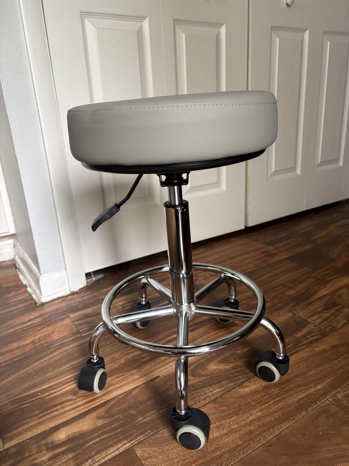 500lb heavy-duty Rolling Stool with Wheels,9.5cm thick Comfort cushion | Height Adjustable | PU leather|silent casters |Foot pedal ring|swivel stools for drafting chair,Salon,clinic, office, home customer photo 2