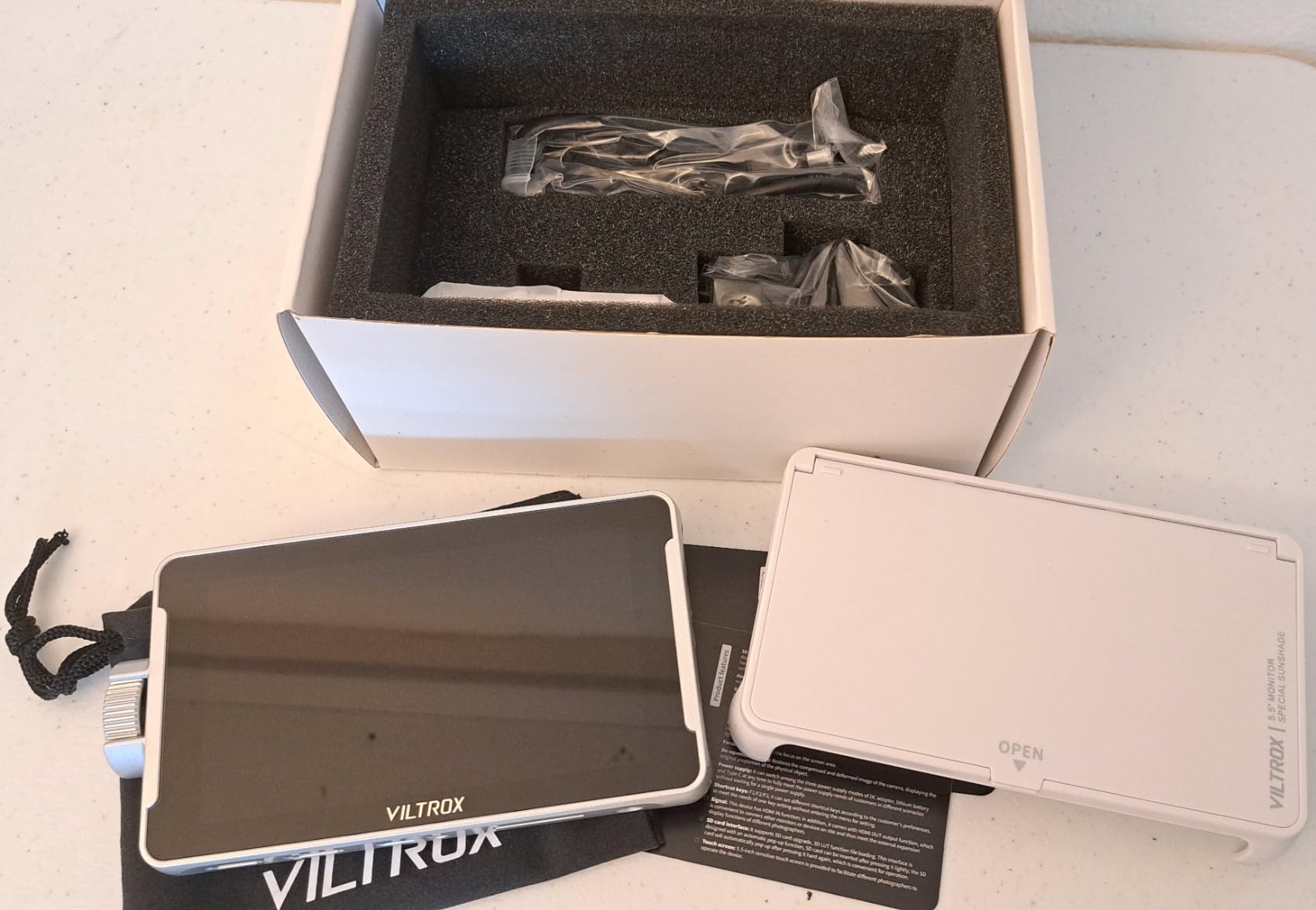VILTROX DC-550 5.5 Inch Touchscreen Camera Field Monitor, 4K HDMI, 1200 nits, 1920x1080 IPS, Sunshade Hood, 3D Lut, Peaking Focus Assist, 160° Wide View Angle customer photo 2