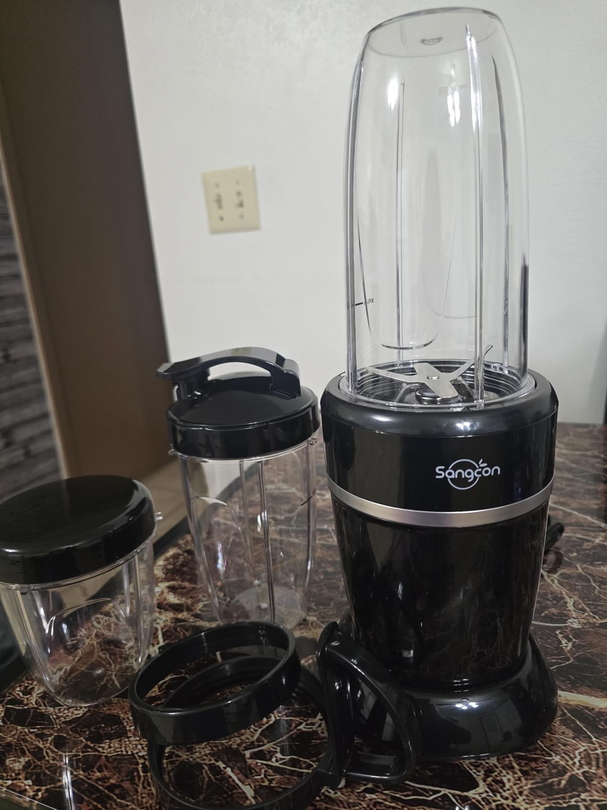 Sangcon 1000W Powerful Personal Smoothies Blender, 3 To-Go Cups (37/32/22 oz) BPA-Free, 6-Leaf Blade, Dishwasher Safe customer photo 2