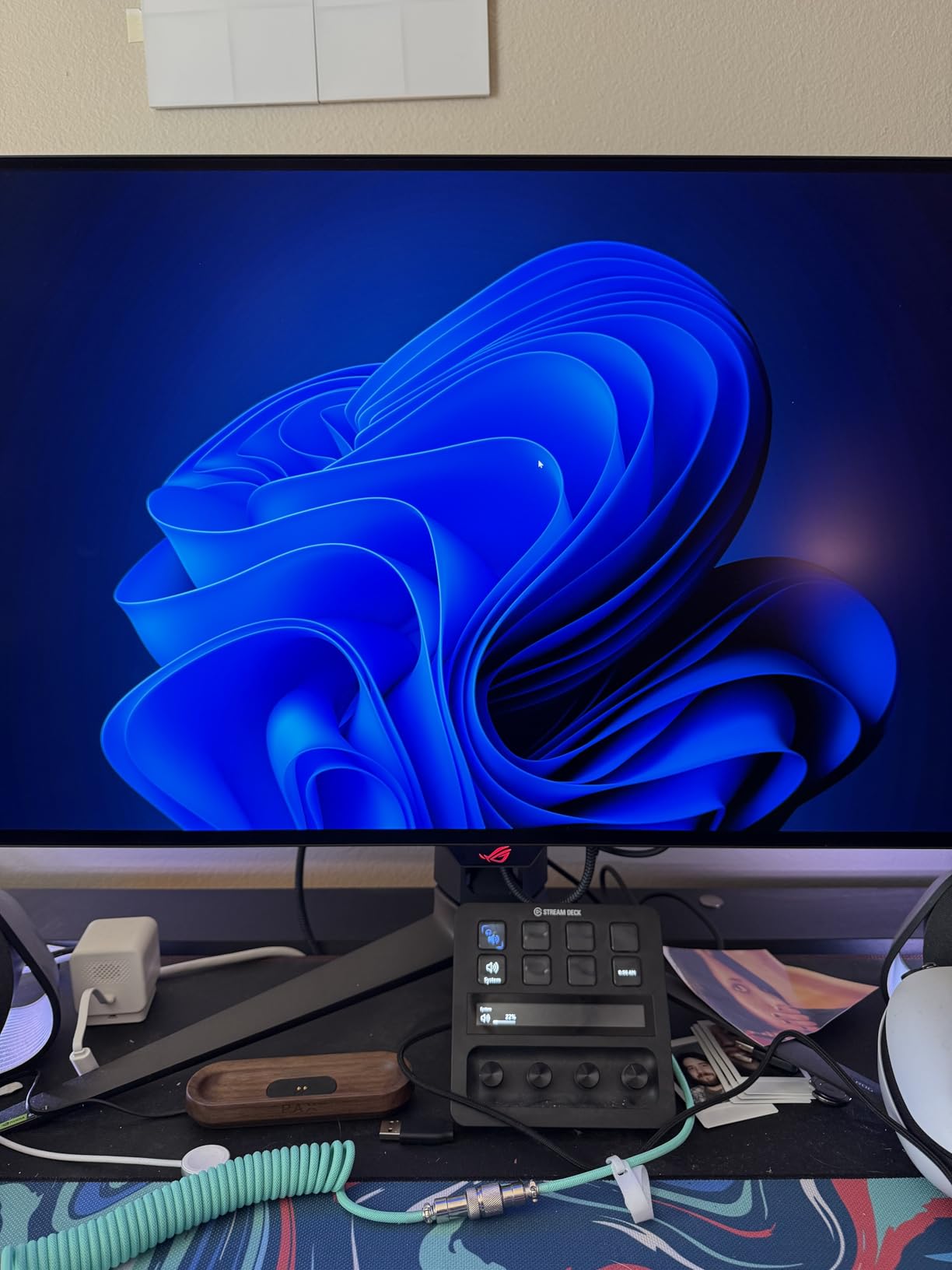 ASUS ROG PG32UCDP 32 Inch 4K 240Hz OLED Gaming Monitor | Dual Mode FHD 480Hz, Custom Heatsink, 0.03ms, G-SYNC Compatible, AI Gaming, USB-C 90W customer photo 2