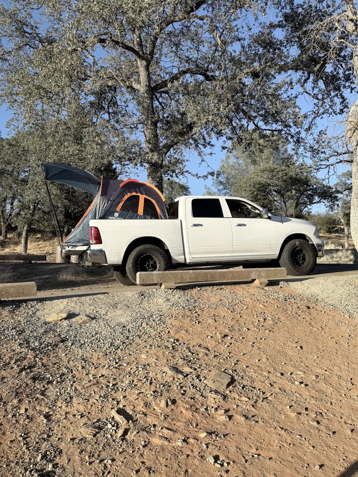 Truck Bed Tent with Awning: 5.5-5.8FT PU3000mm Waterproof Tailgate Pickup Truck Tents, Easy Set-up for 2 Person, Fits Full Size Short Bed, Chevy, Dodge, Ford, GMC, Green customer photo 2
