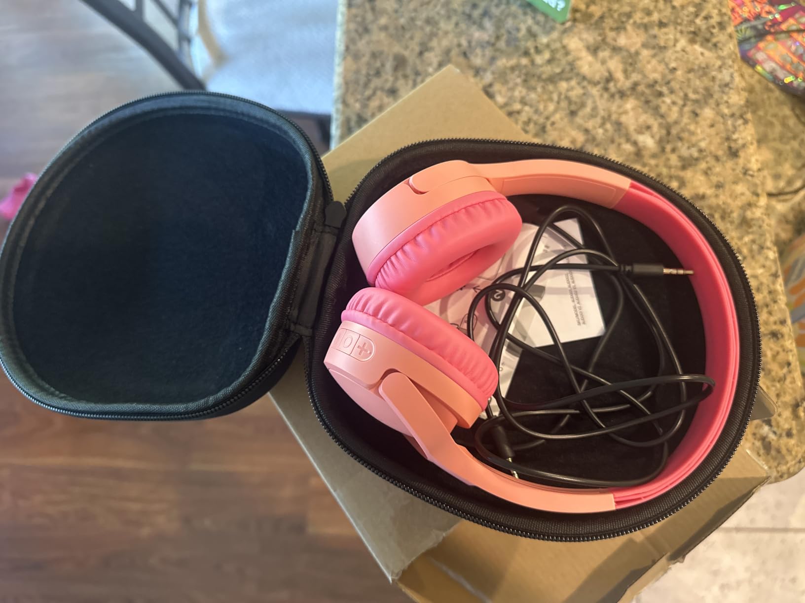 Belkin SoundForm Mini Bluetooth Kids Headphones with Case, 30H Battery Life | Toddler headphones with Case, 85dB Volume Limit, Built-in Mic, Wired Connection Option, iPad, Android Tablet, School, Travel customer photo 2