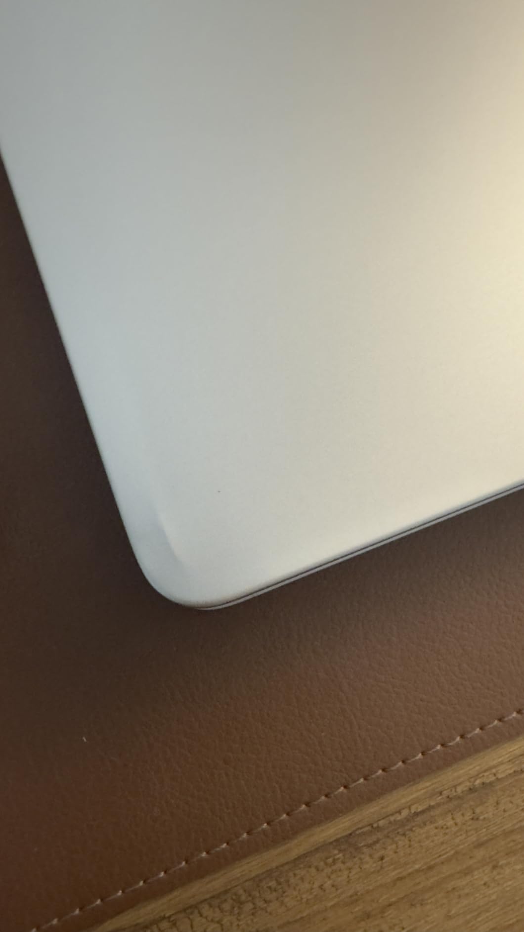 Apple 2024 MacBook Air with Apple M3 Chip, 15-inch, 8GB RAM, 256GB SSD Storage, QWERTY English, Starlight (Renewed) customer photo 2
