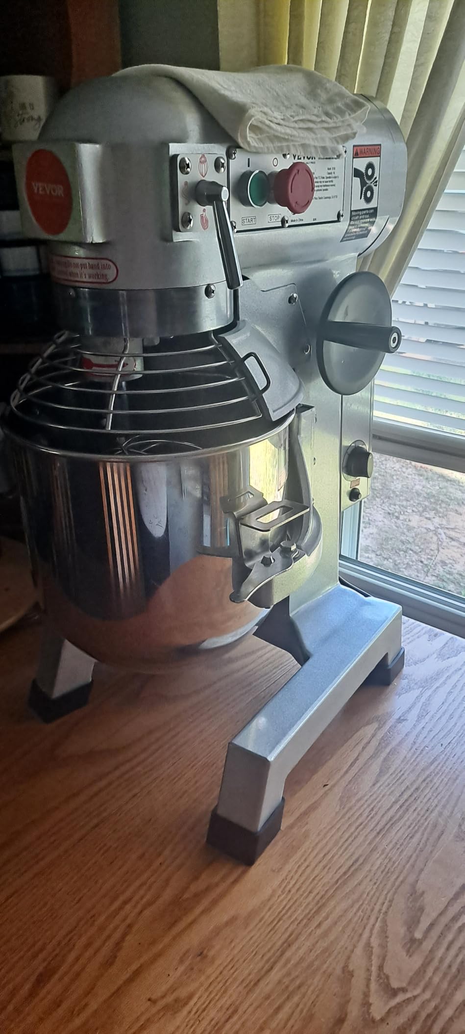 VEVOR Commercial Mixer, Commercial Food Mixer 10Qt Stainless Steel Bowl, 450W Commercial Stand Mixer with 3 Speeds Adjustable, Dough Hook Whisk Beater Included, Perfect for Bakery Pizzeria, Silver customer photo 2