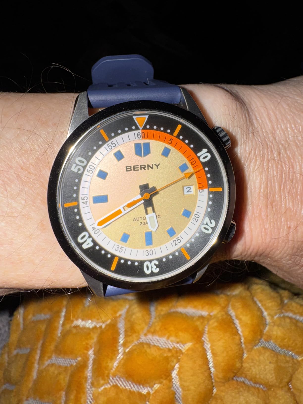 BERNY Men's Automatic Dive Watch 200M Waterproof Scratch-Resistant Sapphire customer photo 1