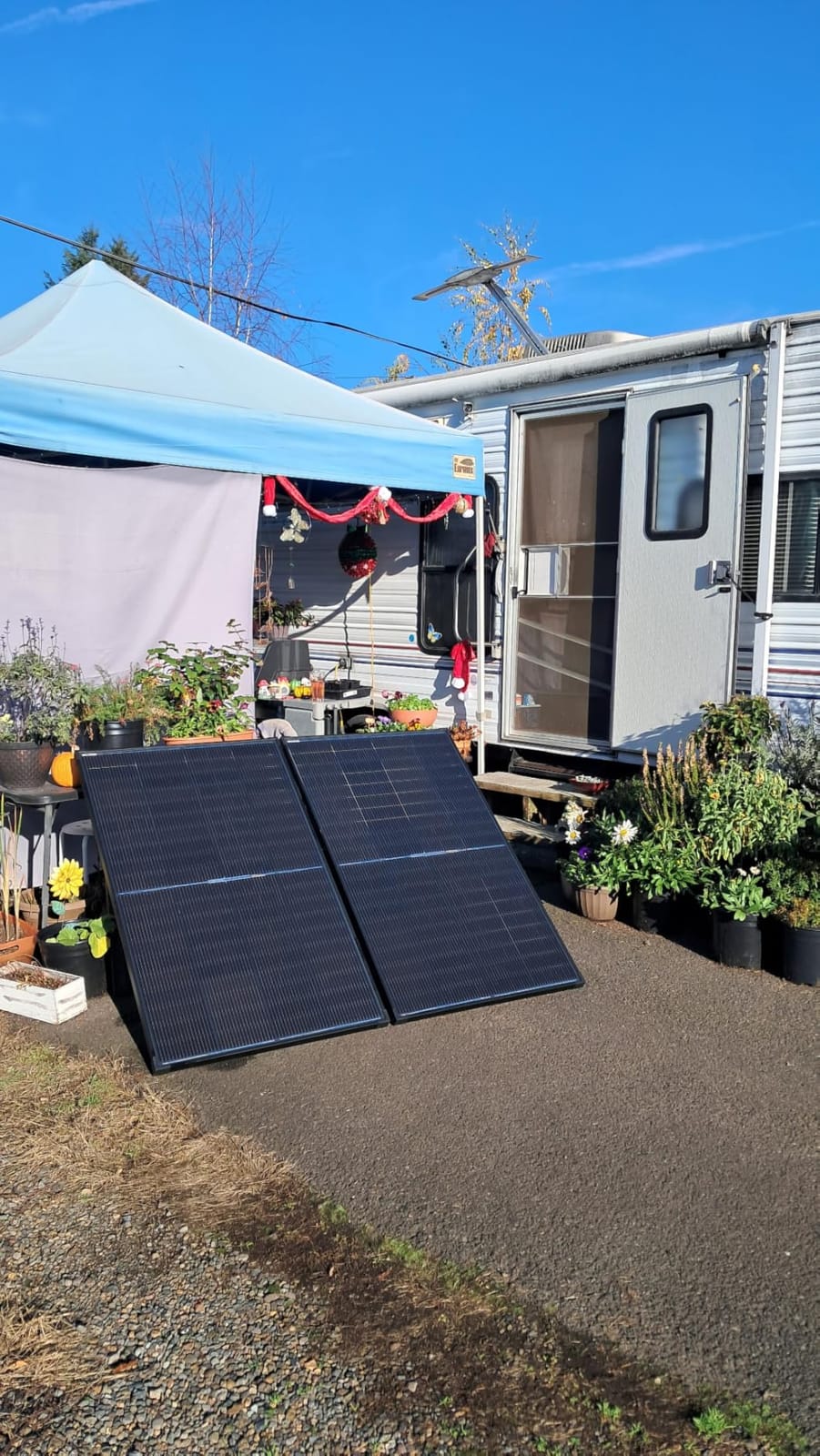 N-Type 16BB 400W Bifacial Solar Panel, 2Pcs 200 Watt Solar Panel for 12V/24V Systems, 25% High Efficiency, Dual-Module Parallel Anti-Shade Design, for RV Van Marine Home Rooftop Off-Grid customer photo 1