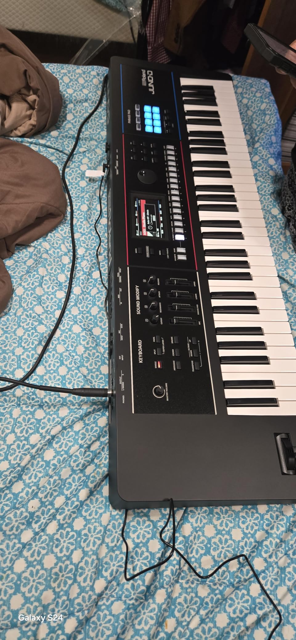 Roland JUNO-D6 Synthesizer | 61-Note Keyboard with Synth Action | ZEN-Core Engine with Over 3800 Onboard Sounds | Intuitive Creative Tools | USB-C Audio/MIDI Interface customer photo 1