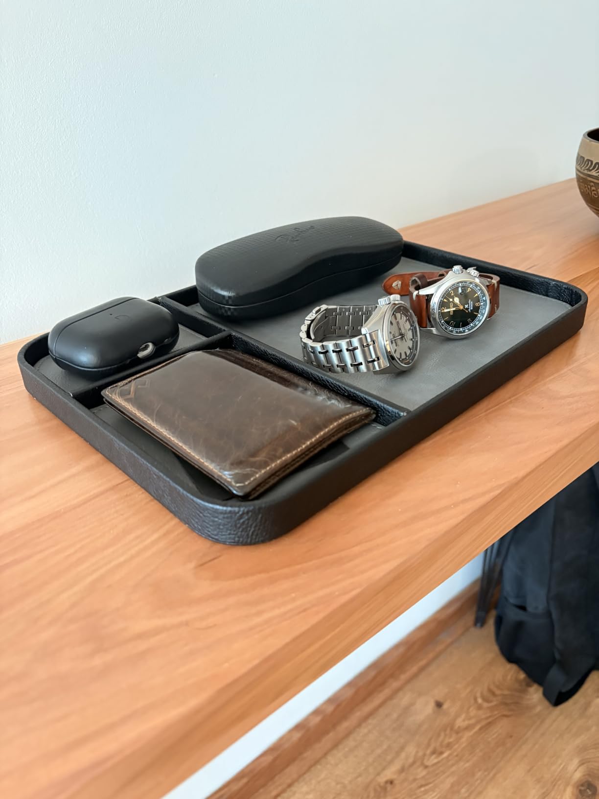 SENEN Leather Tray, Stylish and Organized Multifunctional Tray, for Table Entryway, Premium PU Leather, Catchall Tray for Keys, Watch, Wallet, Jewelry, and More (Black Frame) customer photo 2