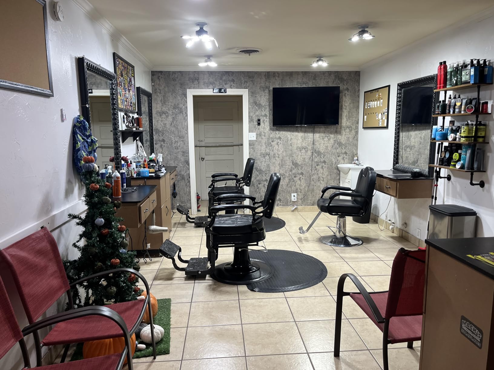 Winado Heavy Duty Vintage Recline Barber Chair, Brown - Square Backrest | with Headrest, Supports up to 700lbs & 360° Rotatable, Professional Salon Beauty Spa Shampoo Equipment for Hair Stylist customer photo 1