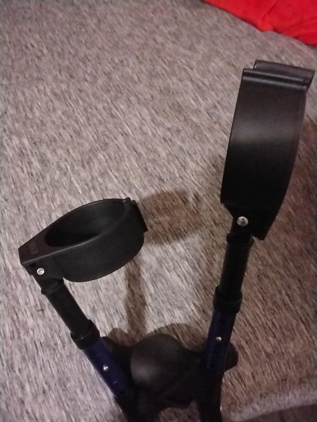 VEVOR Forearm Crutches for Adults, 11-Level Height Adjustable Walking Crutches with 4-Level Upper Cuff, Lightweight Aluminum Medical Support Crutches for Leg Injury Surgery Disabled, 1 Pair (350LBS) customer photo 2