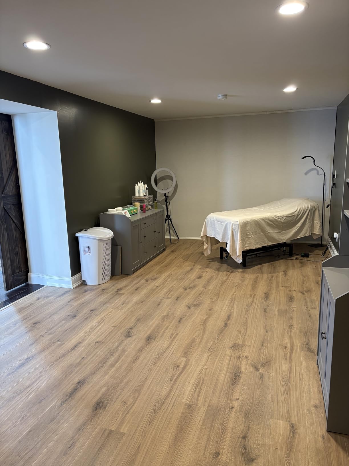 VEVOR Professional Wide Massage Table 30