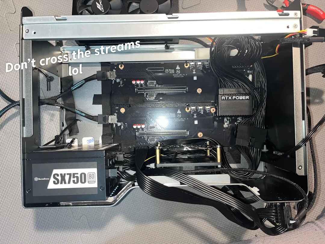 MINISFORUM DEG1 Docking Station, Oculink 4i (PCIe4.0x4), with Force Power On, Support ATX/SFX Power Supply, eGPU Dock for RTX 4090, AMD RX 7900 XTX customer photo 1