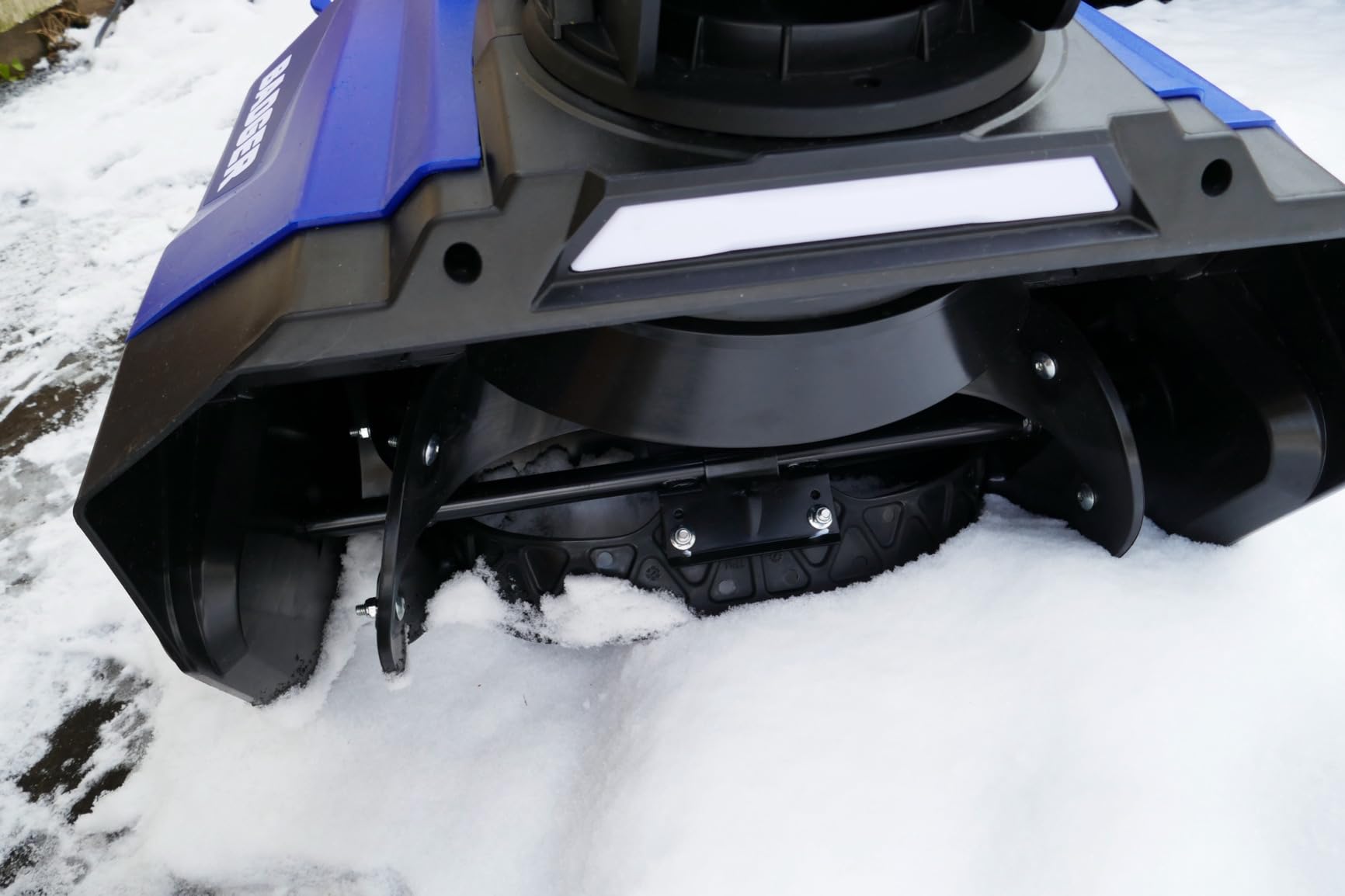 Wild Badger Power 40V 20-Inch Brushless Cordless Electric Snow Blower | 20-in width, 10-in intake and up to 26-ft throw; brushless single-stage power, two 4.0Ah batteries and fast charger. customer photo 1