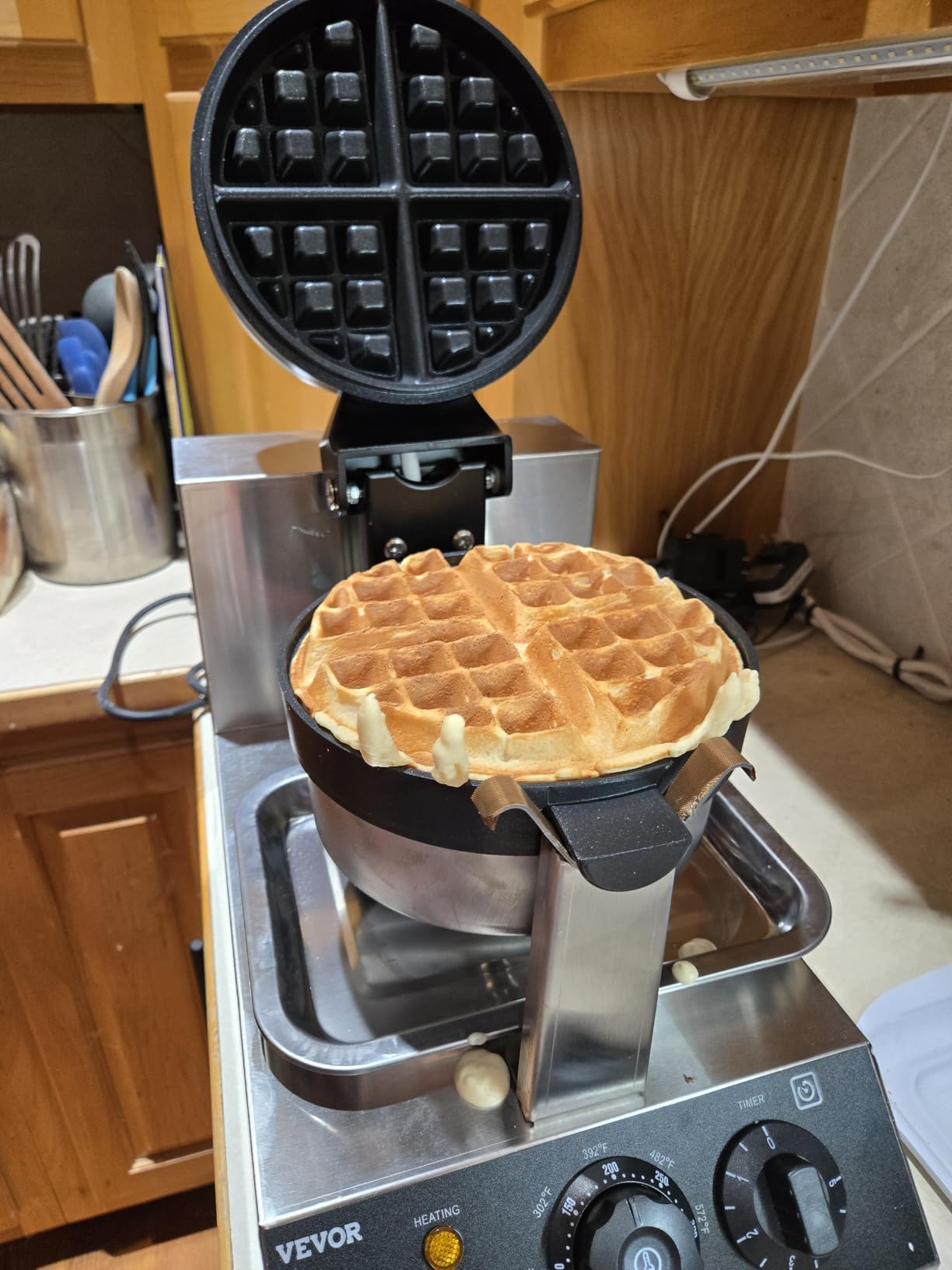 VEVOR Commercial Waffle Maker, 10PCS Rectangle Waffle Baker Machine, 1550W Non-Stick Stainless Steel Belgian Waffle Iron with Temp and Time Control, Handle, for Restaurant Bakery Snack Bar Family customer photo 2