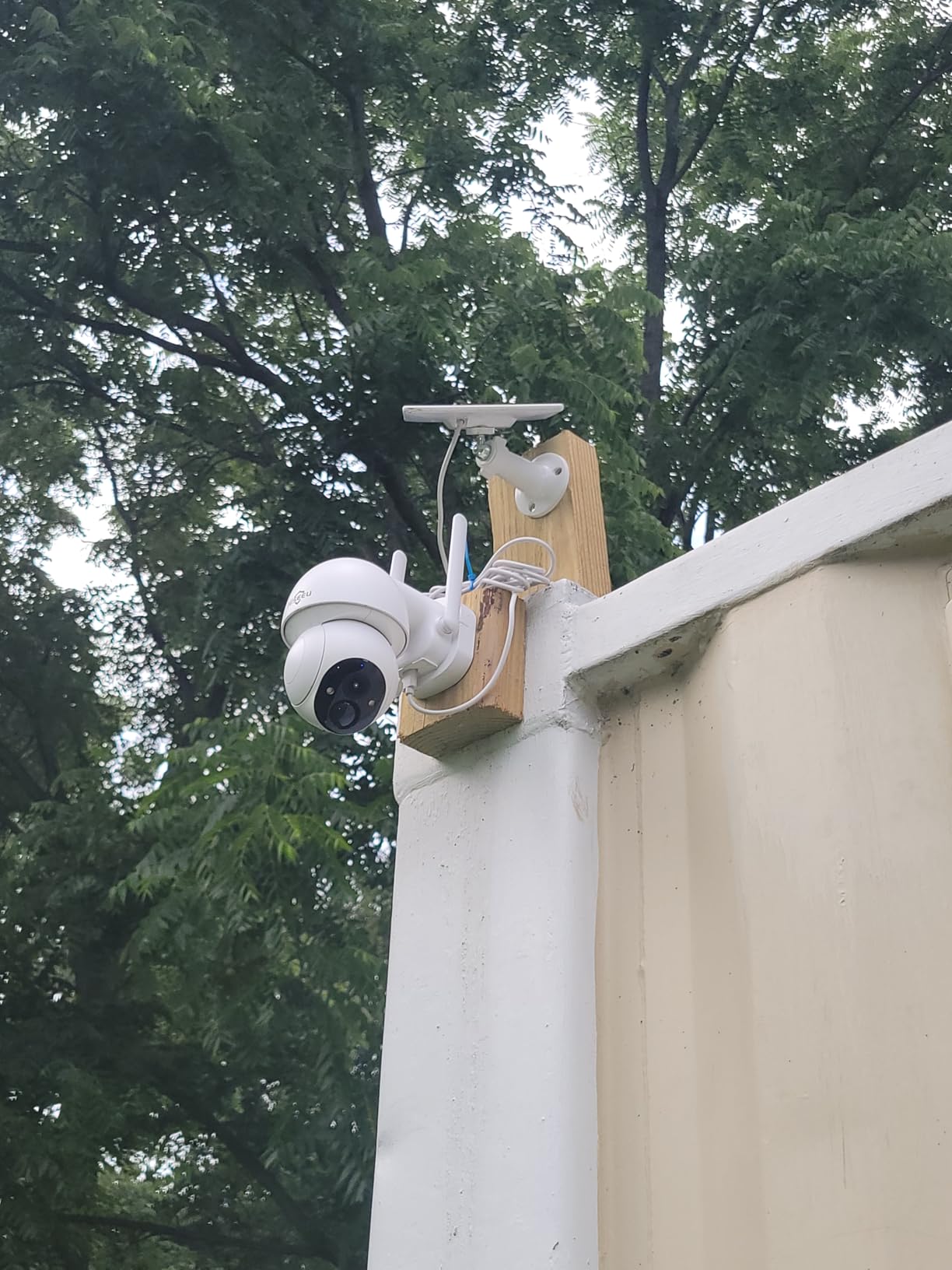 Hiseeu Solar Camera Wireless Outdoor, Home Security Camera System, 500GB HDD | 2.4G & 5G WiFi, Solar-Powered, 4MP, 4 Cam-Kit, Color Night Vision, 360° View, Pan & Tilt, Local Recording, No Subscription customer photo 1