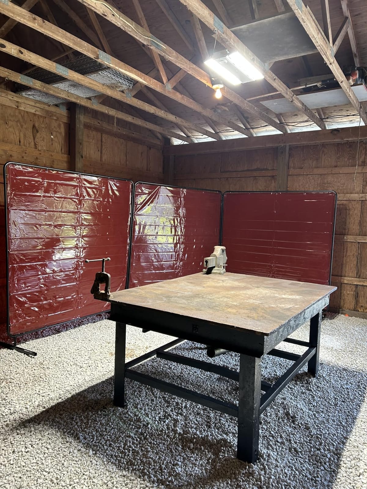 VEVOR 3-Panel Welding Screen 6 x 6 ft with Frame and 12 Swivel Casters | 6-Level UV Protection and 6 Lockable Wheels, for Welding Workshops, Auto Inspections and Shipyards, Red customer photo 1