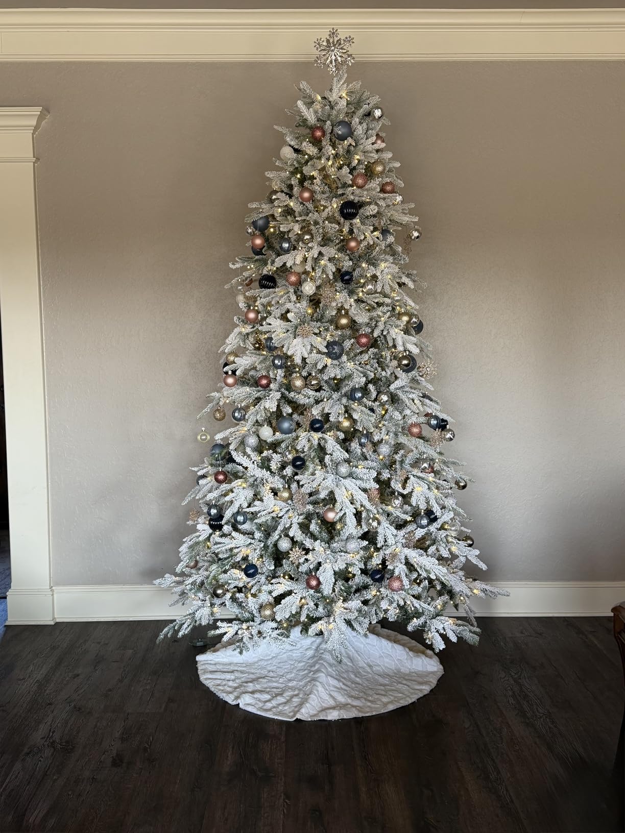 Best Choice Products Full Flocked Aspen Christmas Tree, 9ft Pre-lit Realistic Noble Fir w/ 1,200 Glowing LED Lights, 2-in-1 White & Multicolor customer photo 2