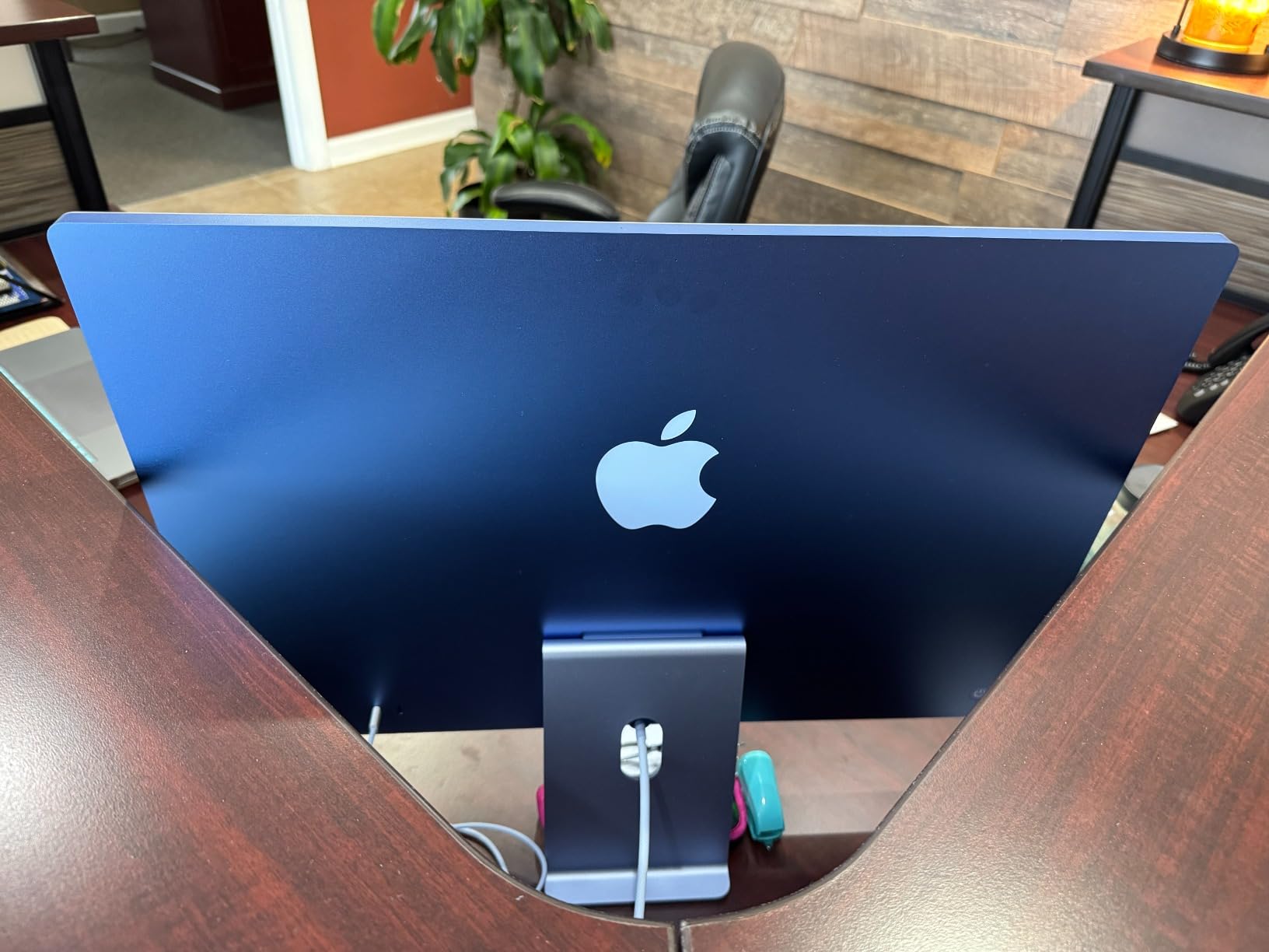 2024 iMac All-in-One Desktop Computer with M4 chip with 8-core CPU and 8-core GPU: Built for Apple Intelligence, 24-inch Retina Display, 16GB Unified Memory, 256GB SSD Storage, Silver customer photo 2