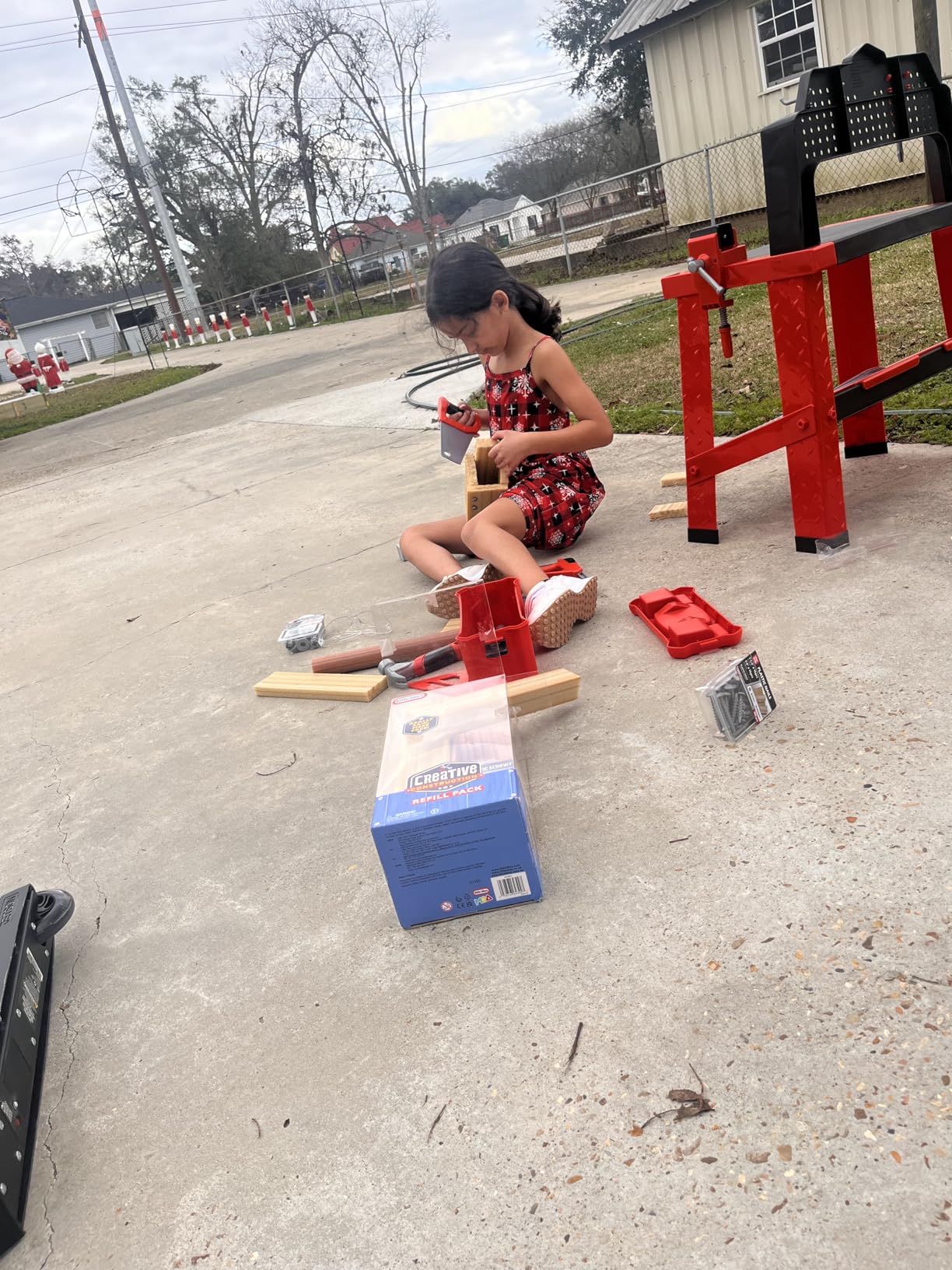 Little Tikes Creative Construction Workbench with 15+ Accessories, Pretend Play Construction Set, for Boys and Girls Ages 3+ Years customer photo 2