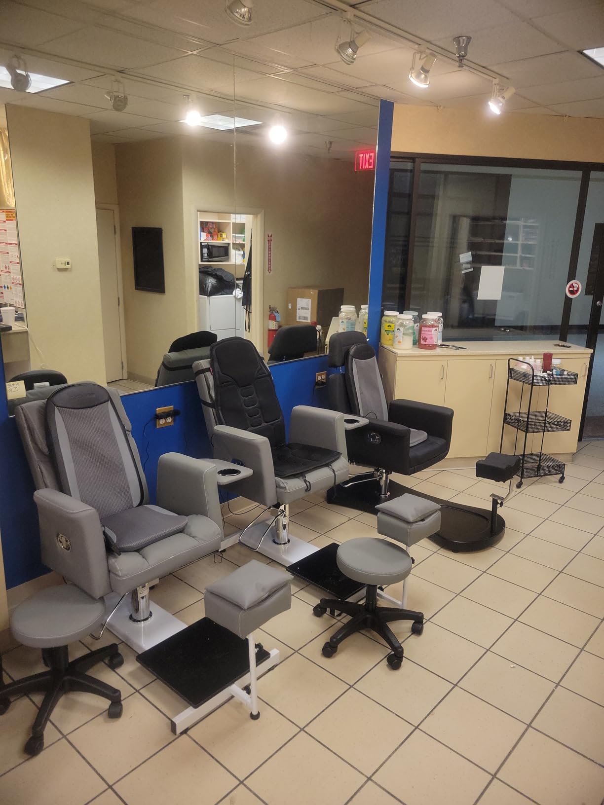 Pedicure Chair with Stool & Bubble Massage Foot Bath, Hydraulic Pedicure Chair for Nail Tech, No Plumbing, 360 ° Rotation for Beauty Spa Salon Unit Station Pink customer photo 1