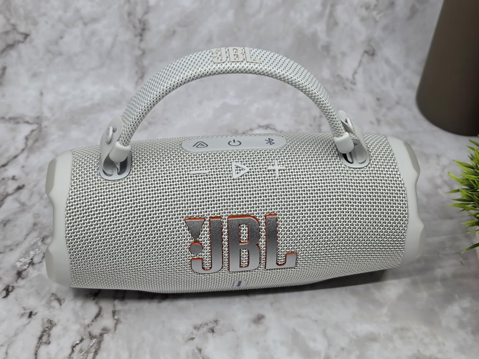 JBL Charge 6 Portable Bluetooth Speaker, Waterproof, Drop-Proof - Black, Long Battery Life Up To 28 Hours, Quick Charging, Built-In Powerbank customer photo 2