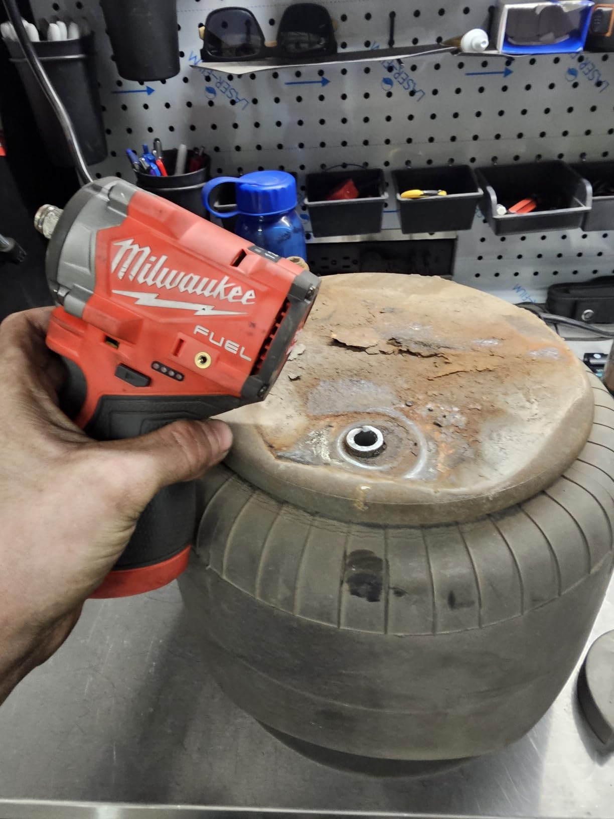 Milwaukee M12 FUEL Stubby 1/2 Inch Impact Wrench (Bare Tool) customer photo 1