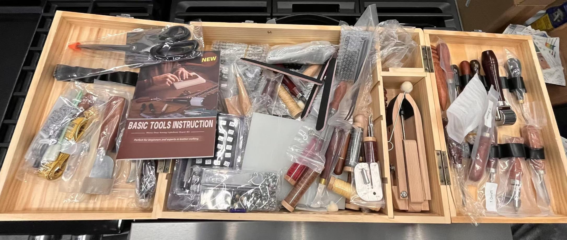 BUTUZE Leather Working Kit, Boxed Leather Tooling Kit, Leather Crafting Tool Kit, Cutting, Punching, Carving, Heavy Duty Leather Sewing Kit Professional customer photo 1