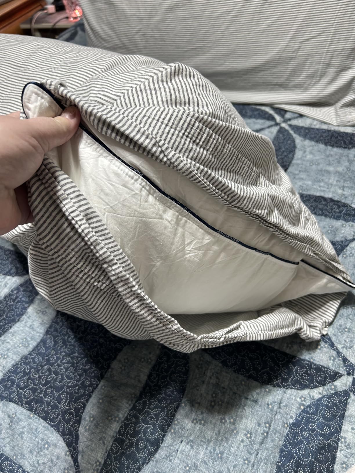 Pacific Coast Pillows Queen Size Set of 2, Goose Feather and Down Pillow for Sleeping, 3-Chamber Hotel Pillow for Side Sleepers and Back Sleepers customer photo 1