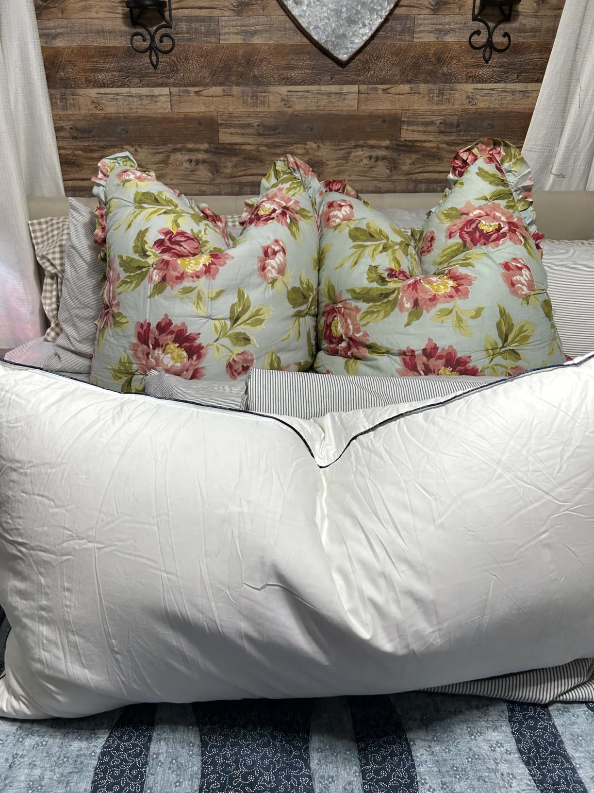 Pacific Coast Pillows Queen Size Set of 2, Goose Feather and Down Pillow for Sleeping, 3-Chamber Hotel Pillow for Side Sleepers and Back Sleepers customer photo 2