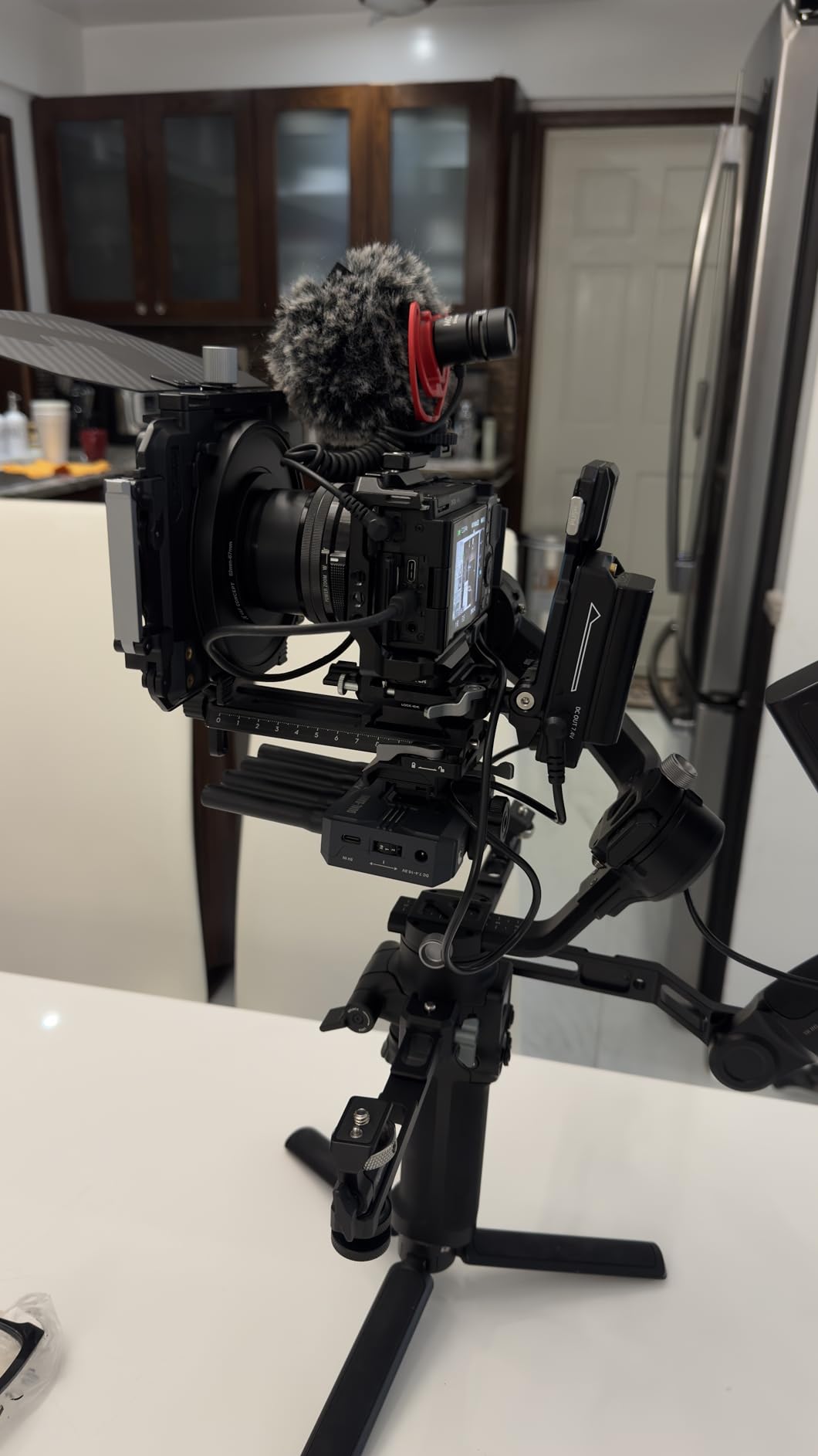 K&F CONCEPT Matte Box with Carbon Fiber Top Flag, with 5pcs Adapter Rings | DSLR Camera Matte Box with Carbon Fiber Top Flag, with 67/72/77/82/95mm Adapter Rings-FM702 customer photo 1