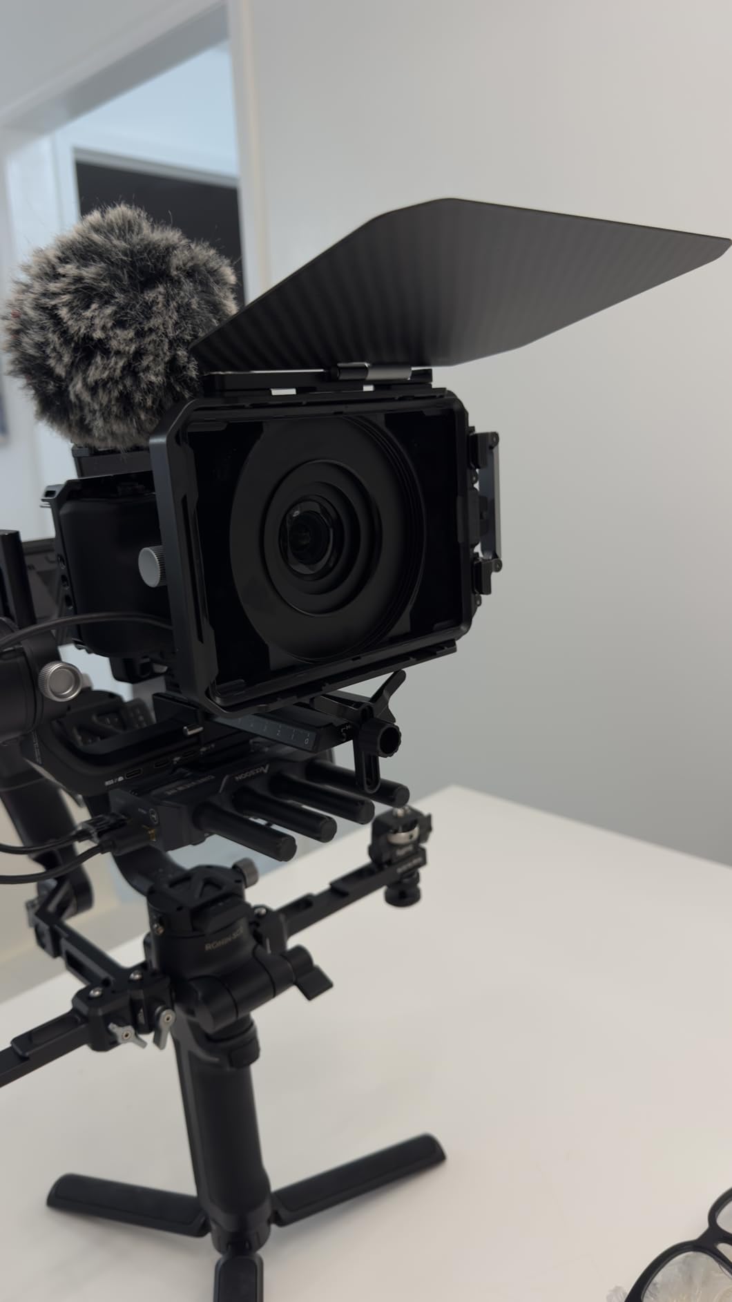 K&F CONCEPT Matte Box with Carbon Fiber Top Flag, with 5pcs Adapter Rings | DSLR Camera Matte Box with Carbon Fiber Top Flag, with 67/72/77/82/95mm Adapter Rings-FM702 customer photo 2
