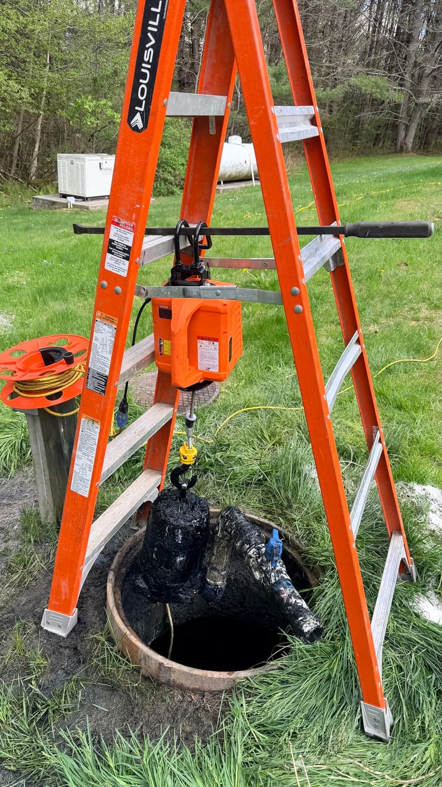 VEVOR 2-in-1 Electric Hoist Winch, 1100 lbs Capacity, 1800W Portable Power Winch, 98 ft Lifting Height, 36 ft/min with Wire and Wireless Remote Control, for Garage, Warehouse, Factory Lifting Towing customer photo 2