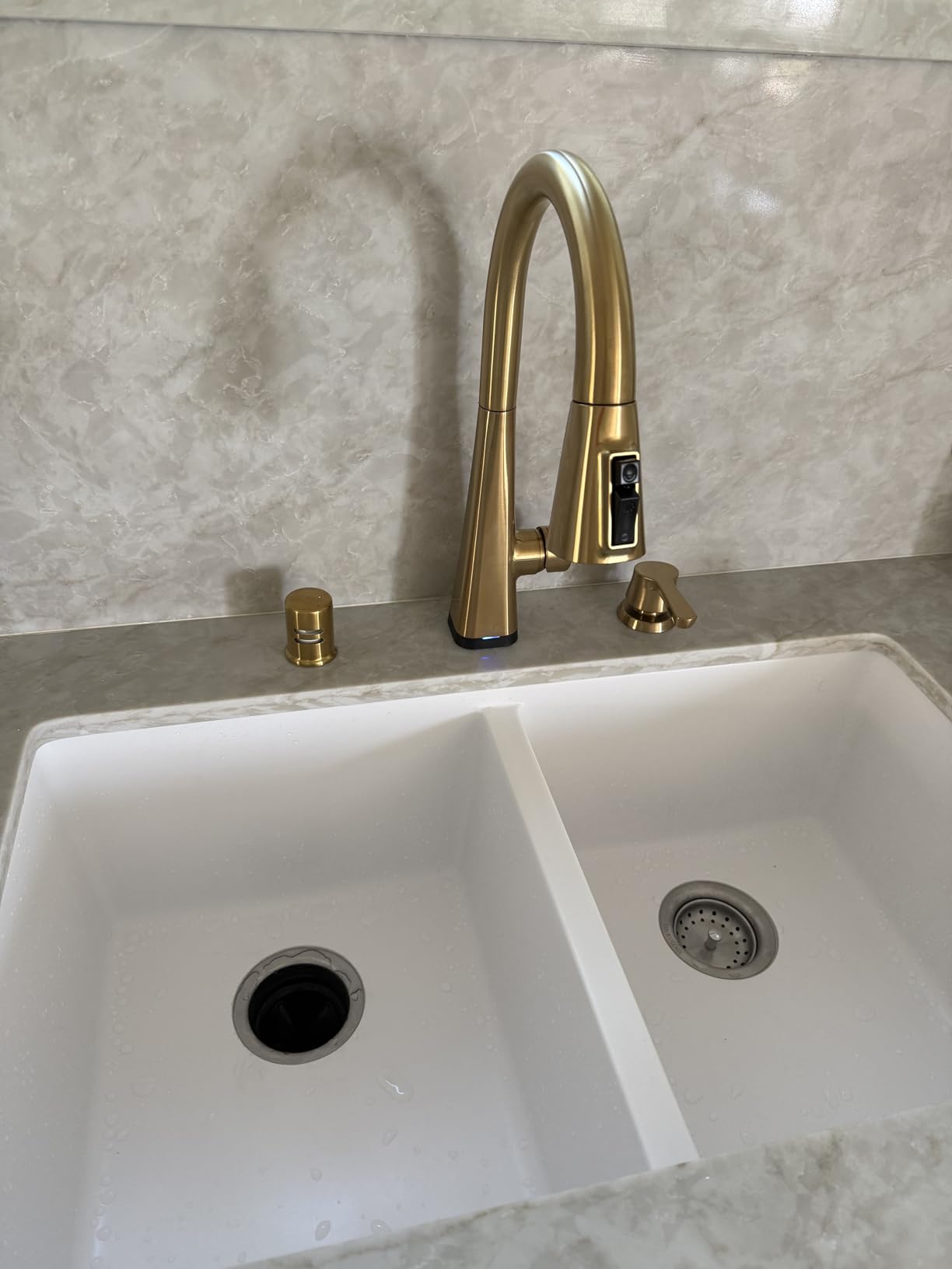 Delta Lenta Touchless Kitchen Faucet with Touch Technology, Brushed Nickel Kitchen Sink Faucet with Pull Down Sprayer, Single Hole, SpotShield 19802TLZ-SP-DST customer photo 1