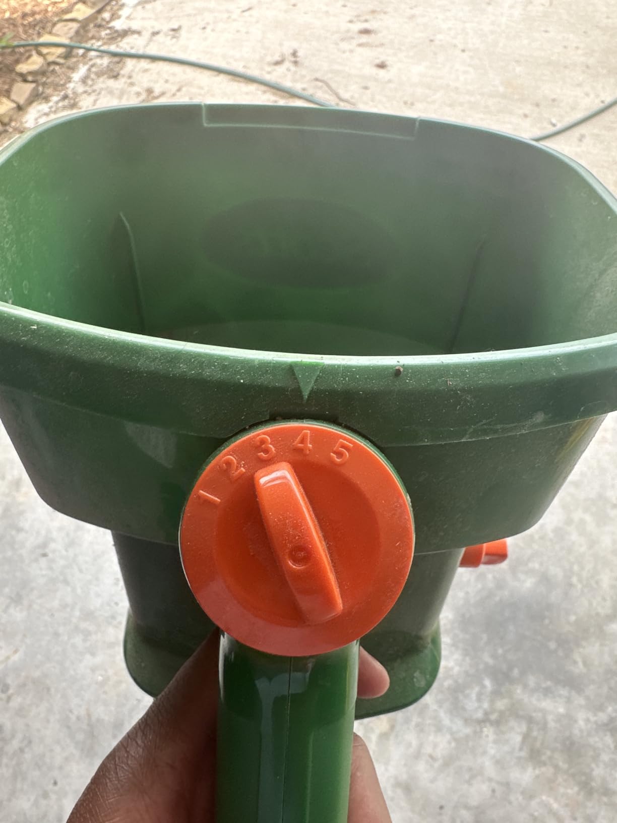 Scotts Whirl Hand-Powered Spreader customer photo 2