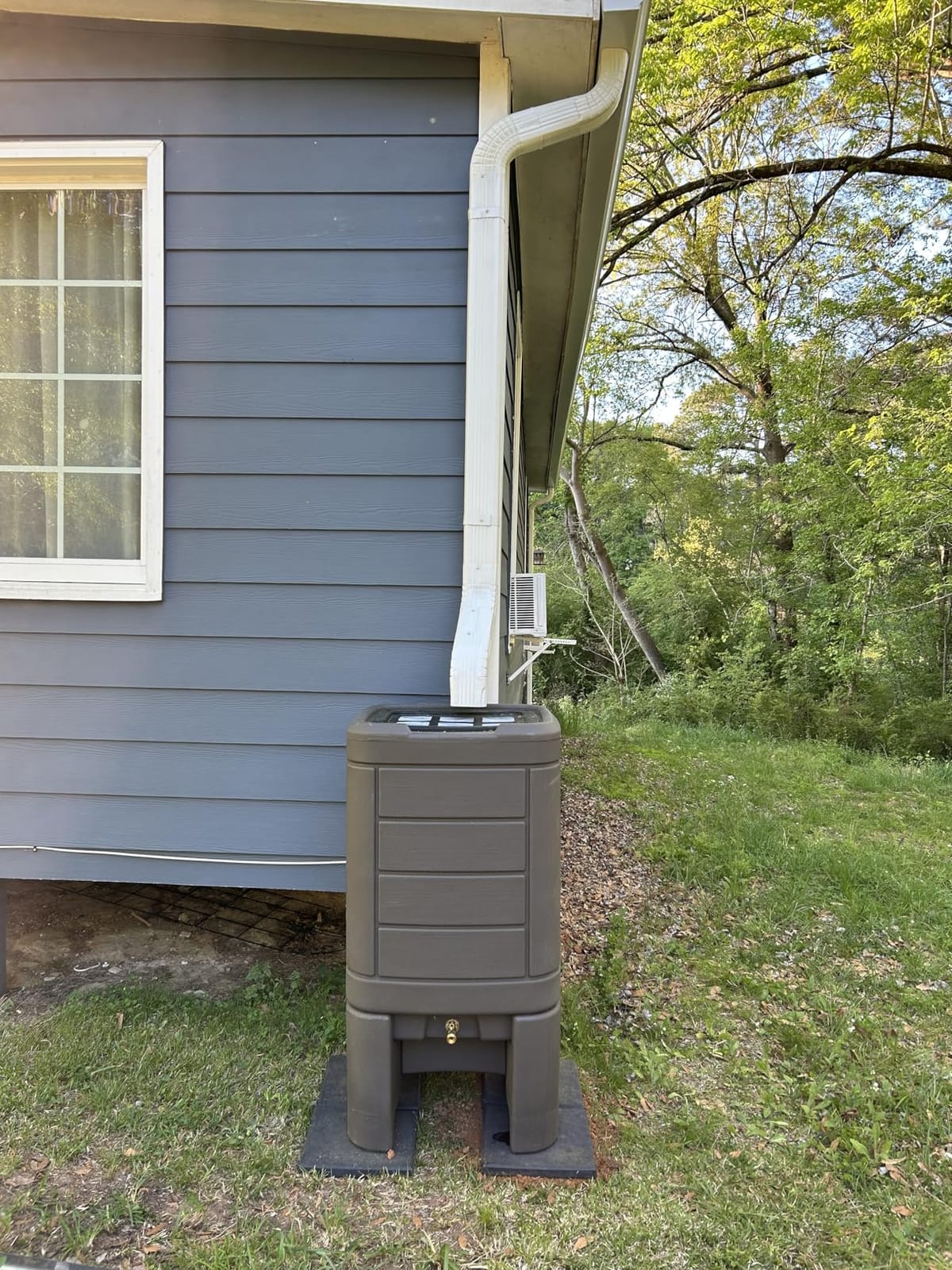 Step2 Lakewood Rain Barrel with Stand, Outdoor Water Conservation Container, Holds 60 Gallons, Brown customer photo 2