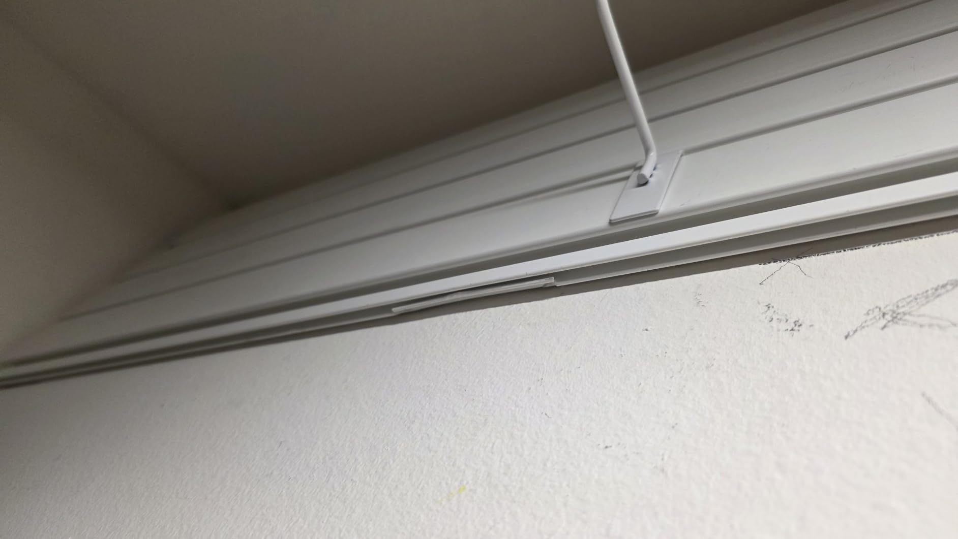 VEVOR Slat Wall Paneling, 8 x 4 ft, PVC Garage Slatwall without Accessories, White Slat Wall Easy-to-Install Adjustable Slatwall Panel with Coupling Structure & DIY Cutting, Fits for Storage & Display customer photo 1